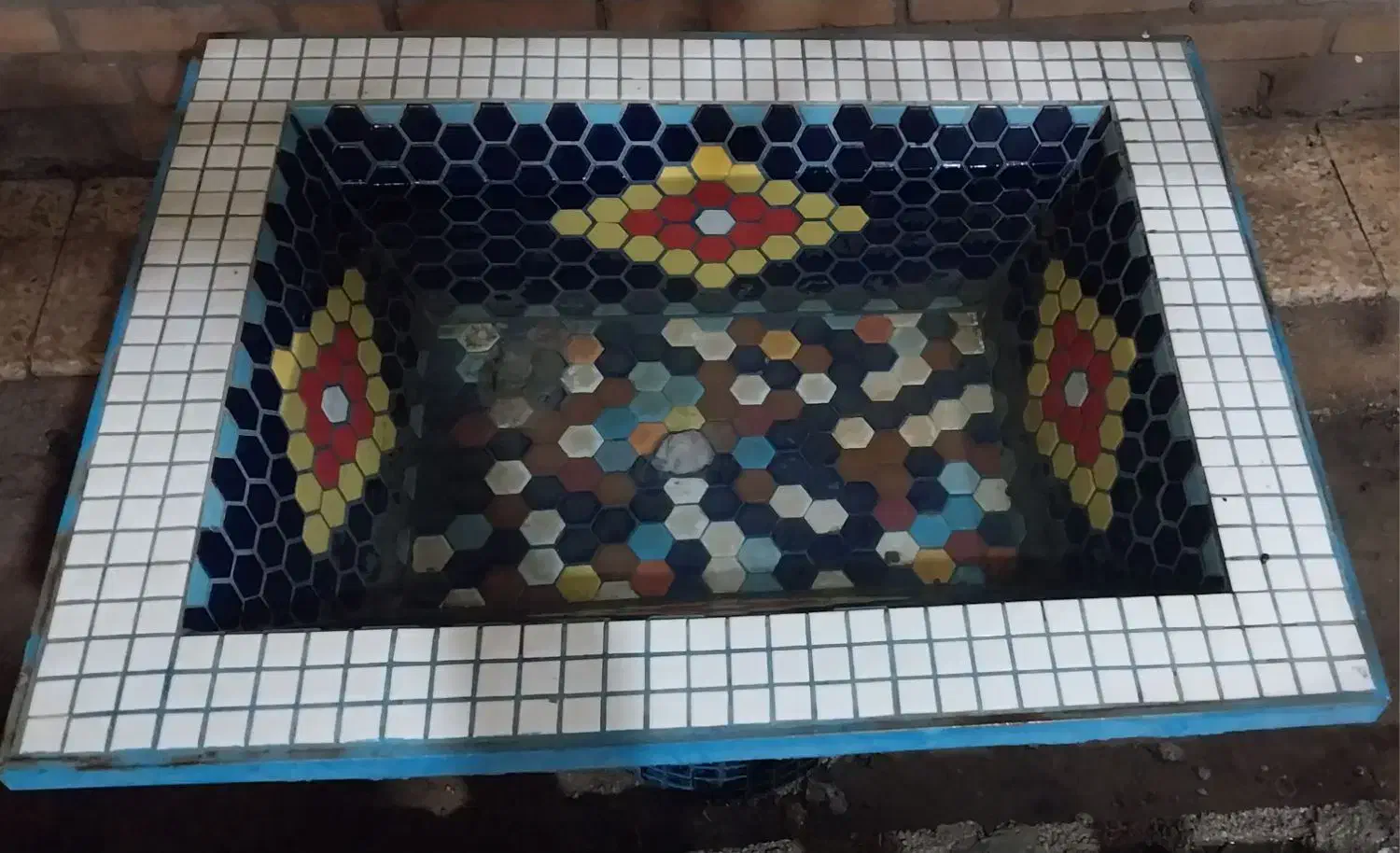 حوض|ماهی|اهواز, کوی طلاب|دیوار