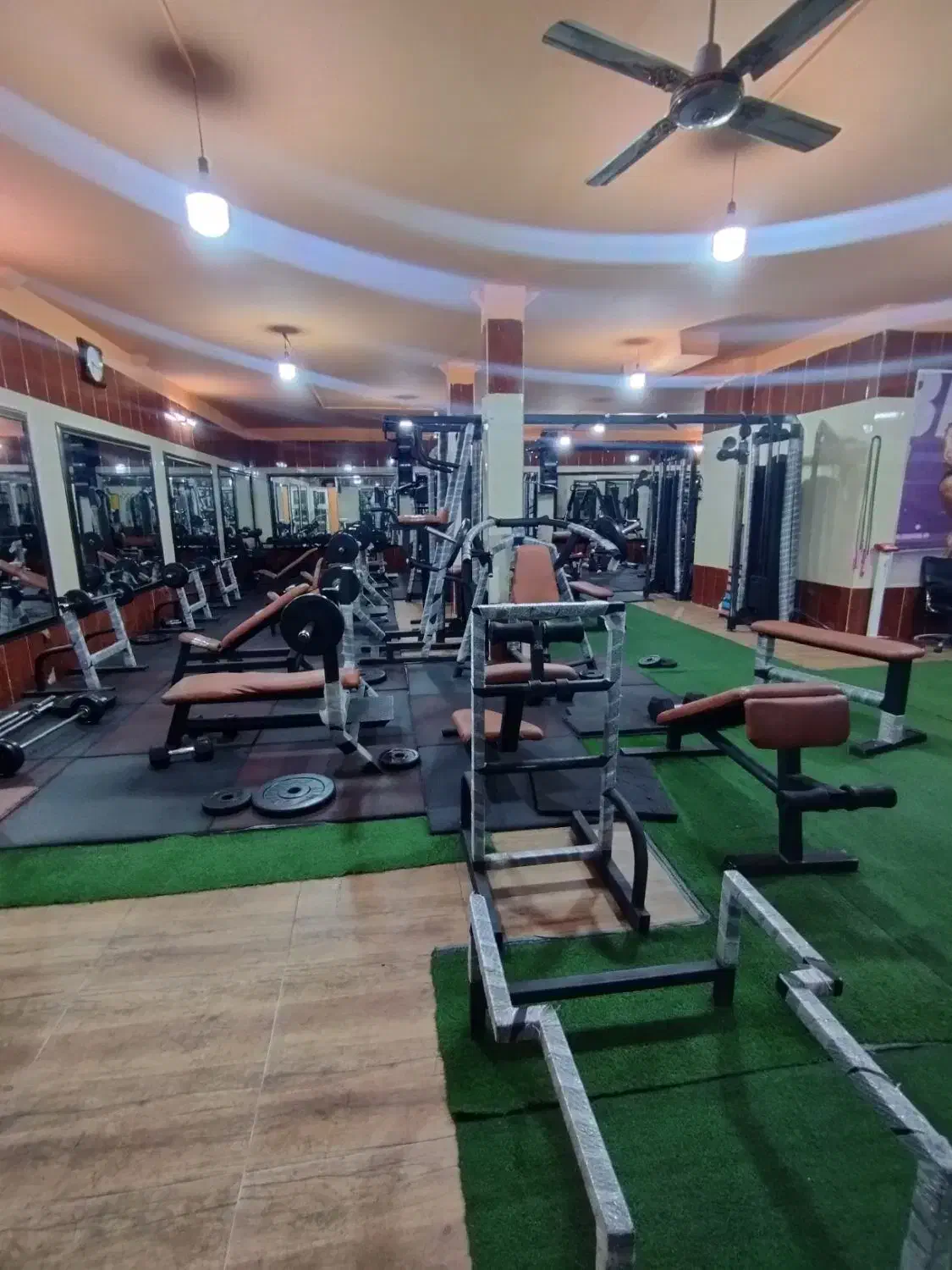 تجاری ۲۲۰ متر / بر خیابان اصلی طلاییه / تابلو خور|اجارهٔ مغازه و غرفه|قرچک, شهرک طلائیه|دیوار