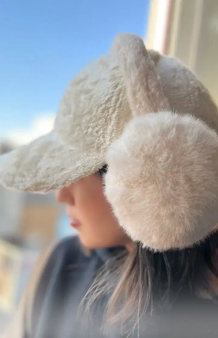 کلاه وگوشگیرتدی|لباس|کوهین, |دیوار