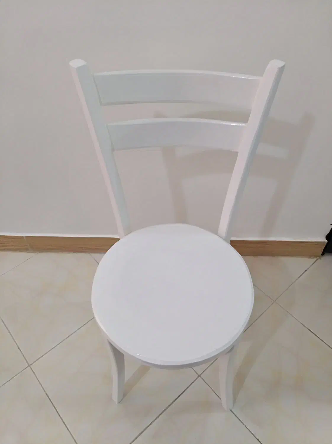 یک عدد صندلی کم کارکرد|صندلی و نیمکت|رشت, لاکان|دیوار