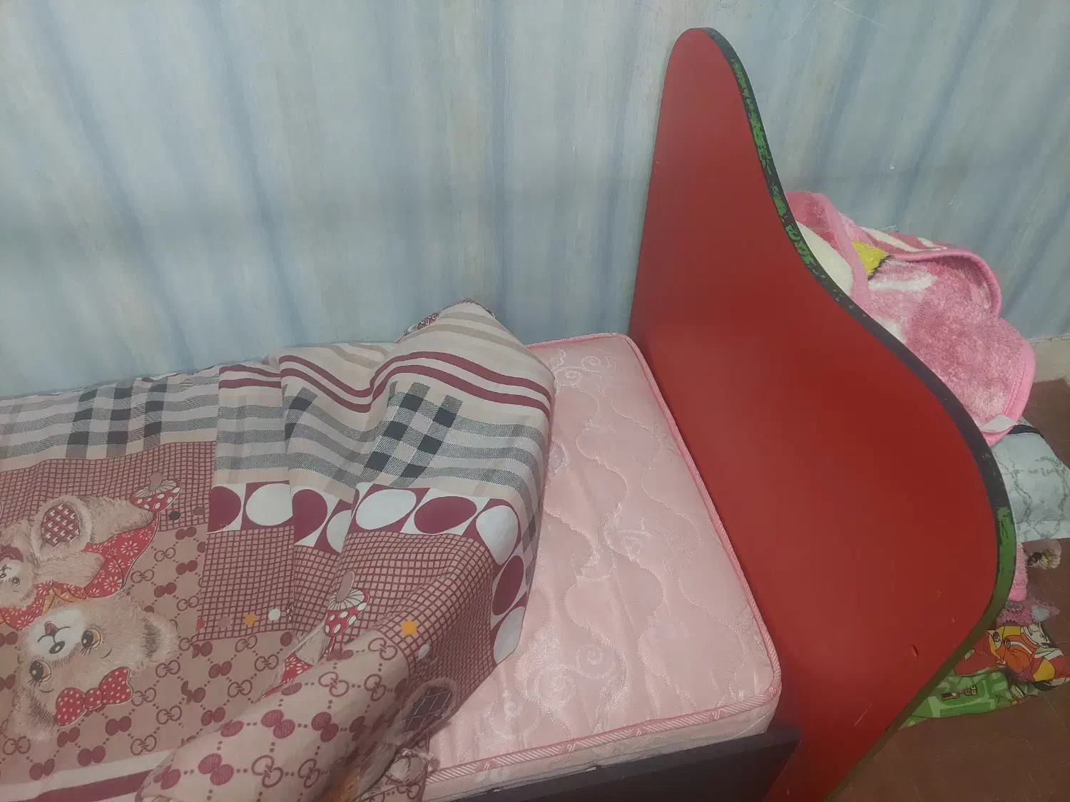 تخت بچگانه به همراه تشک کم کار|تشک تختخواب|قم, شهرک امام حسن|دیوار