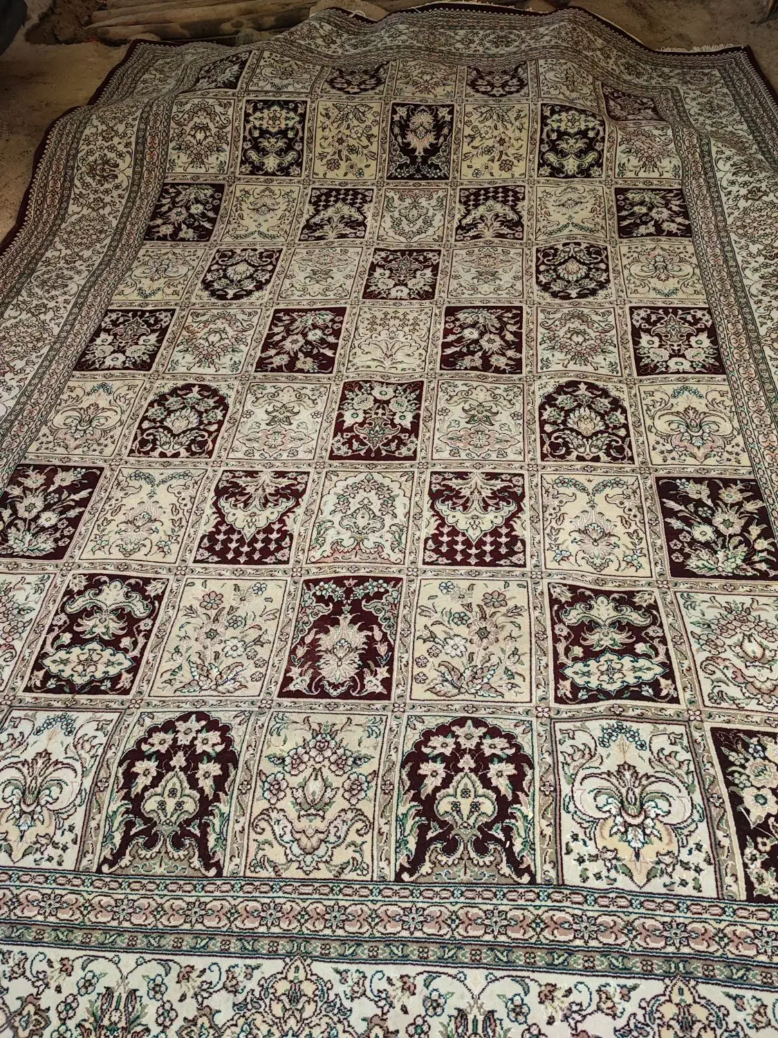 دو تخته فرش نه متری جفت.|فرش|سربند, |دیوار