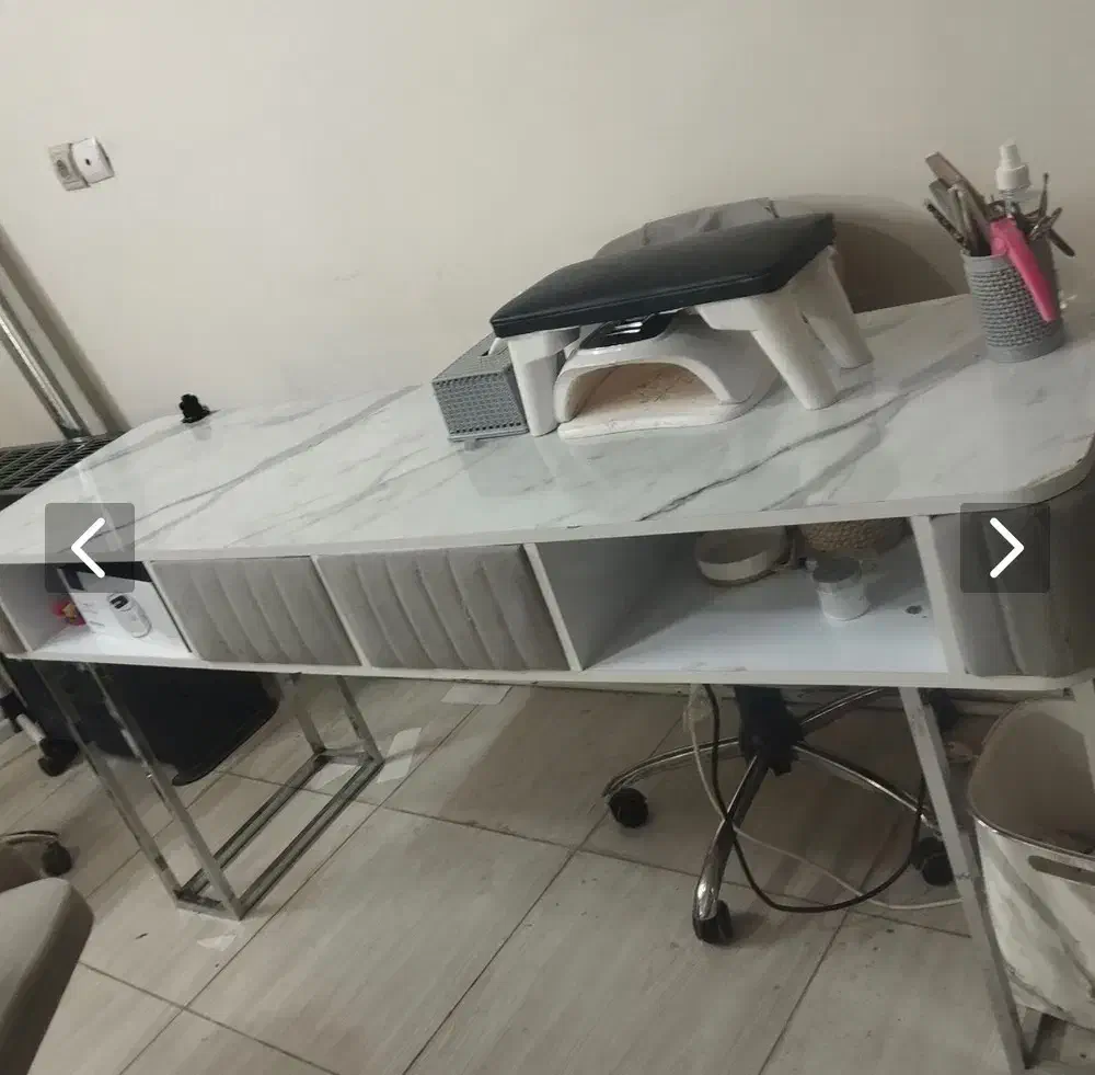 میز ناخن و دو عدد صندلی|آرایشگاه و سالن‌های زیبایی|قرچک, باقرآباد|دیوار