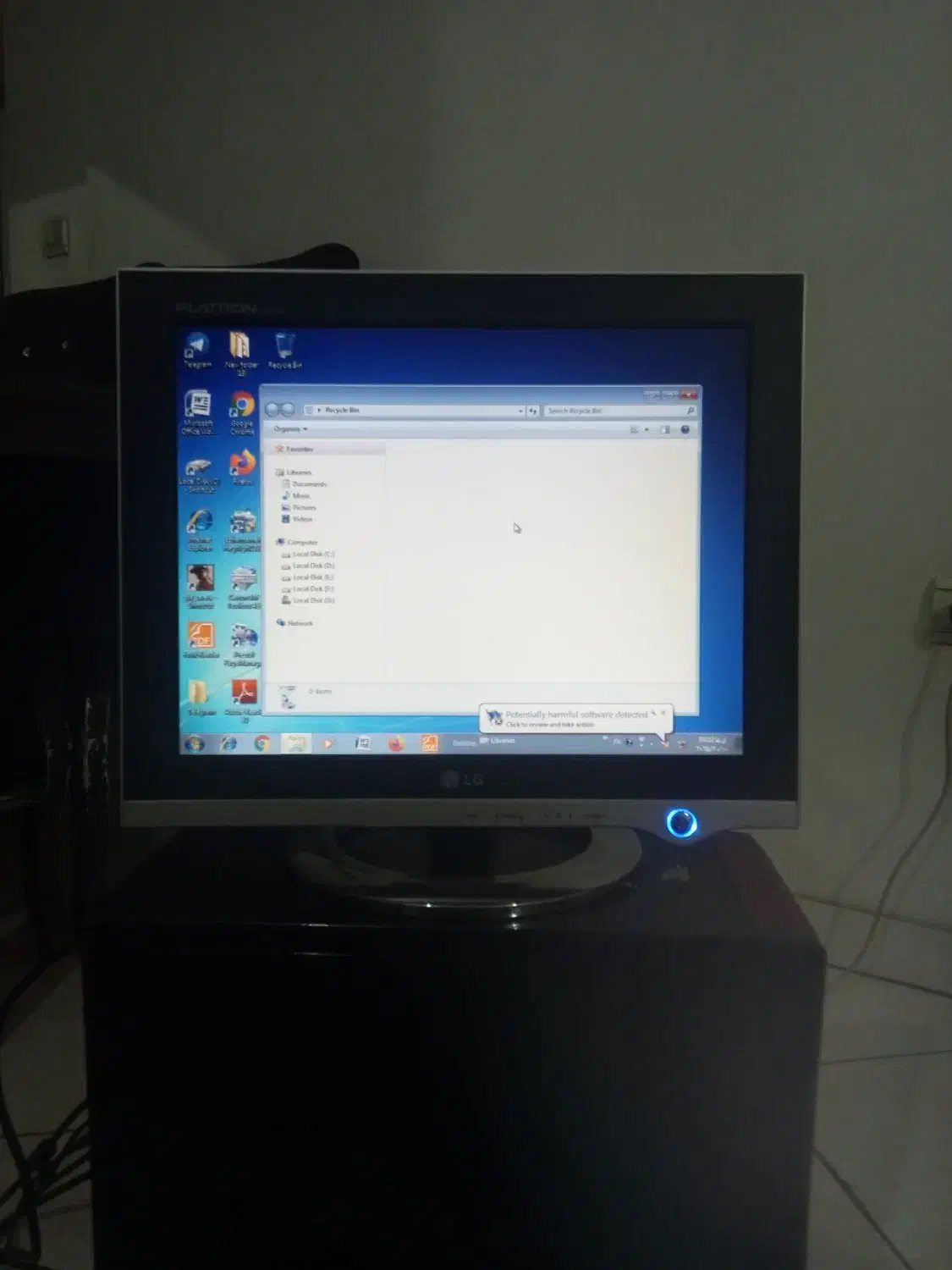 کامپیوتر|رایانه رومیزی|ملارد, |دیوار