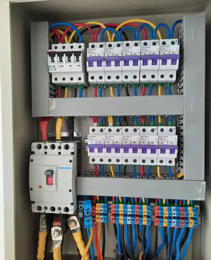 برقکار برق کار برقکش کلی جزیی نصب آیفون وتلفن|خدمات پیشه و مهارت|قم, نیروگاه|دیوار