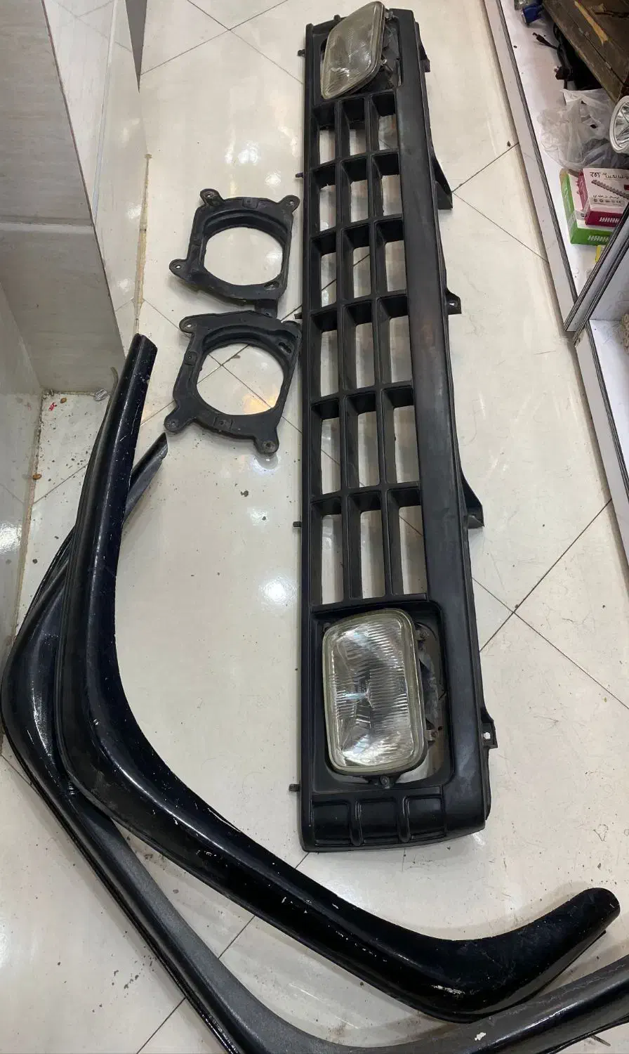 چراغ جلو،خطر عقب و جلو پنجره و دورگلکیر پاترول|قطعات یدکی و لوازم جانبی|شیراز, فرگاز|دیوار