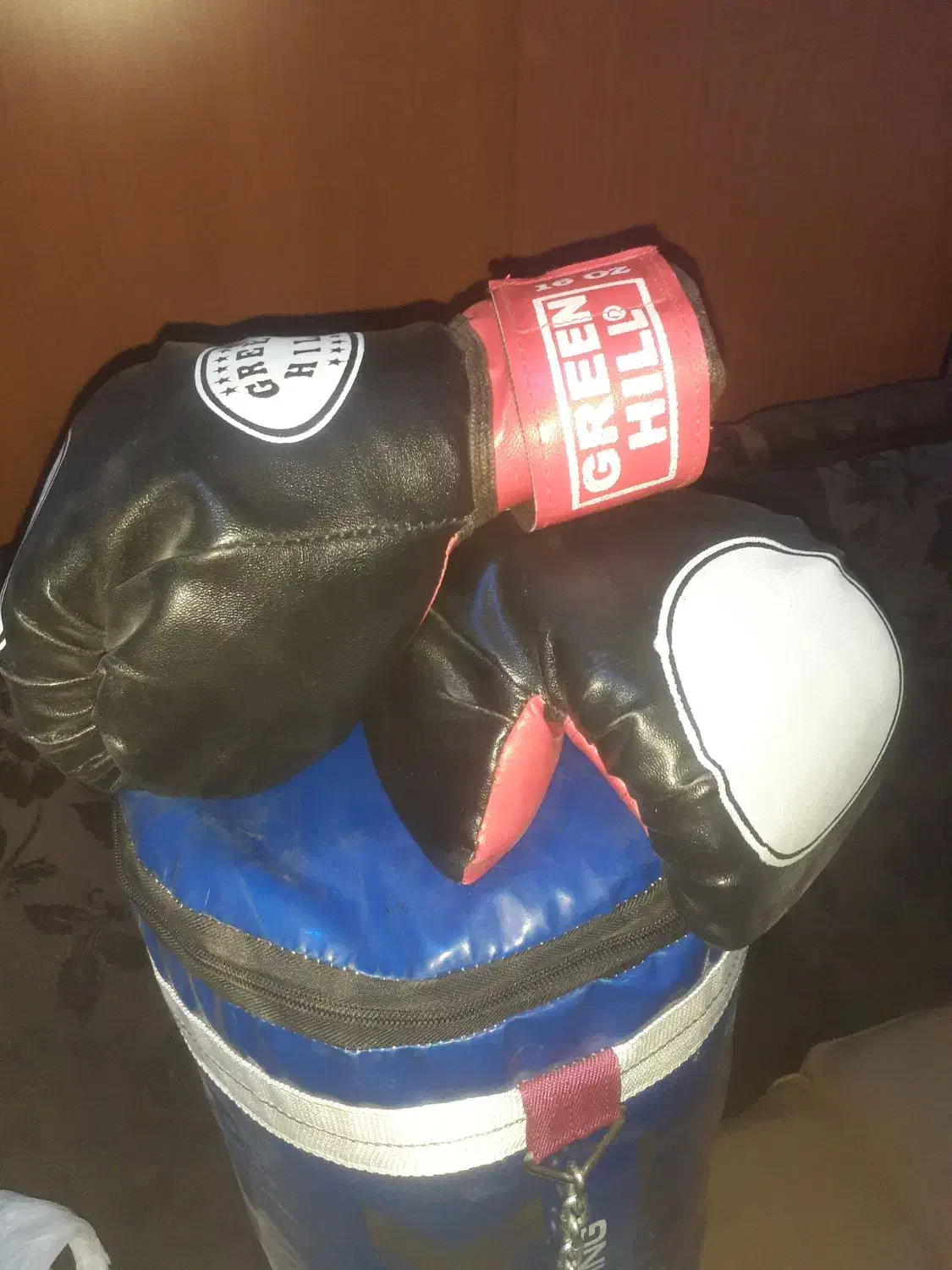 کیسه بوکس سالم درحدنو بادستکش وباند مچ|تجهیزات ورزشی|تهران, بوستان سرخه حصار|دیوار