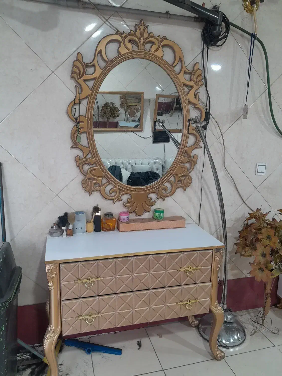 ویترین  شیک و صندلی  ارایشگاه|آرایشگاه و سالن‌های زیبایی|چهاردانگه (تهران), |دیوار