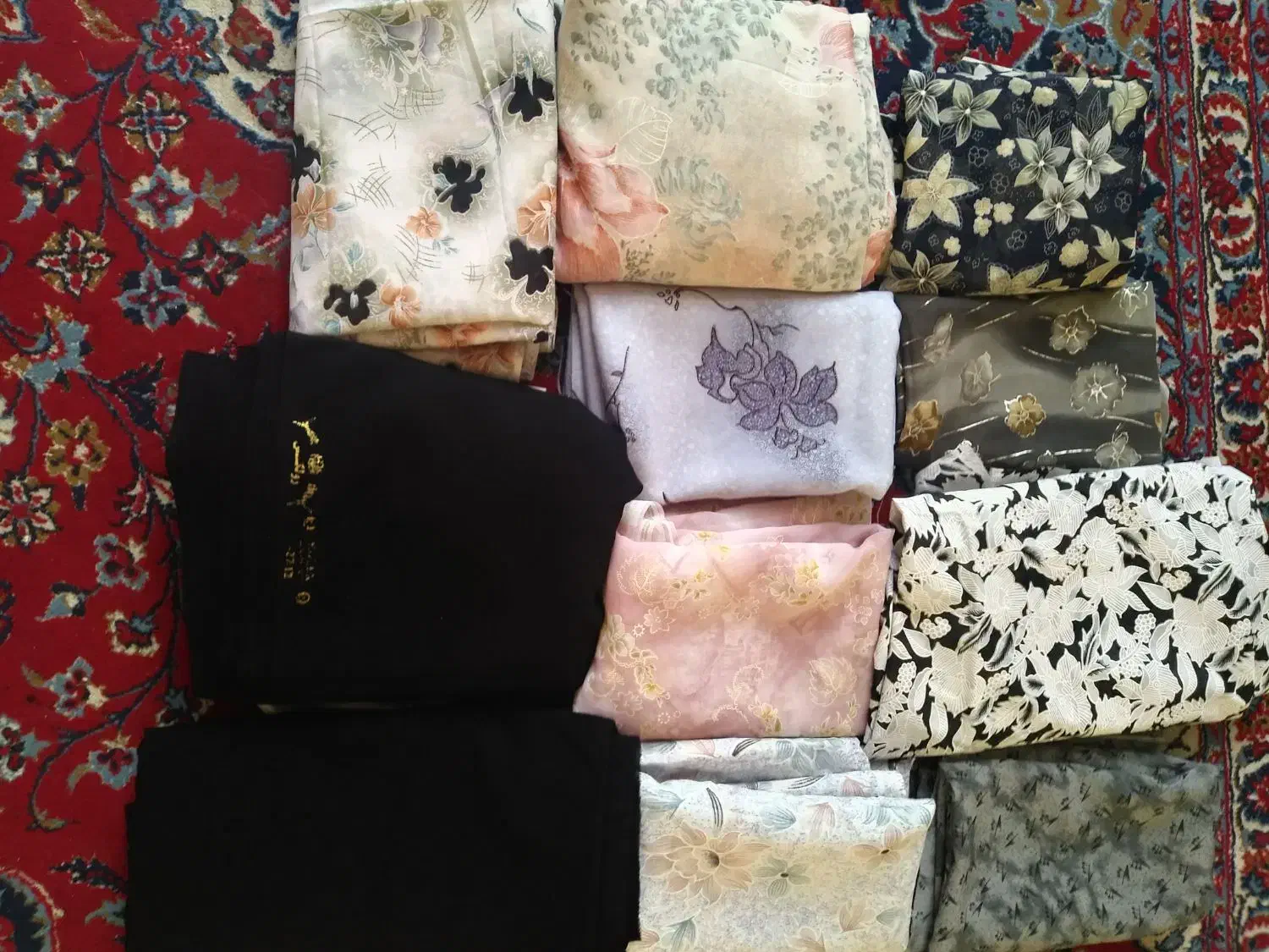 پارچه چادری و ملافه وطوری به قواره|لباس|برخوار, |دیوار