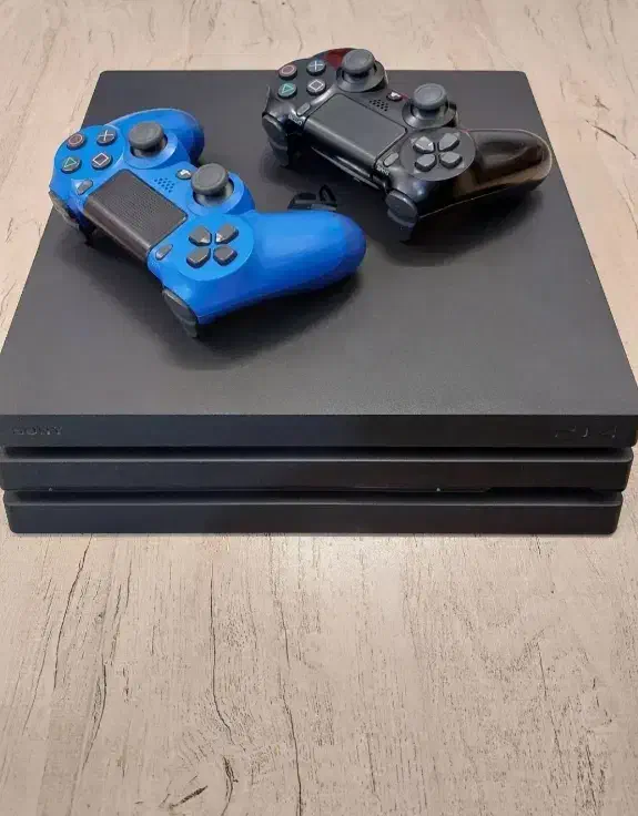 ps4 pro با بازی|کنسول، بازی ویدئویی و آنلاین|آستارا, |دیوار