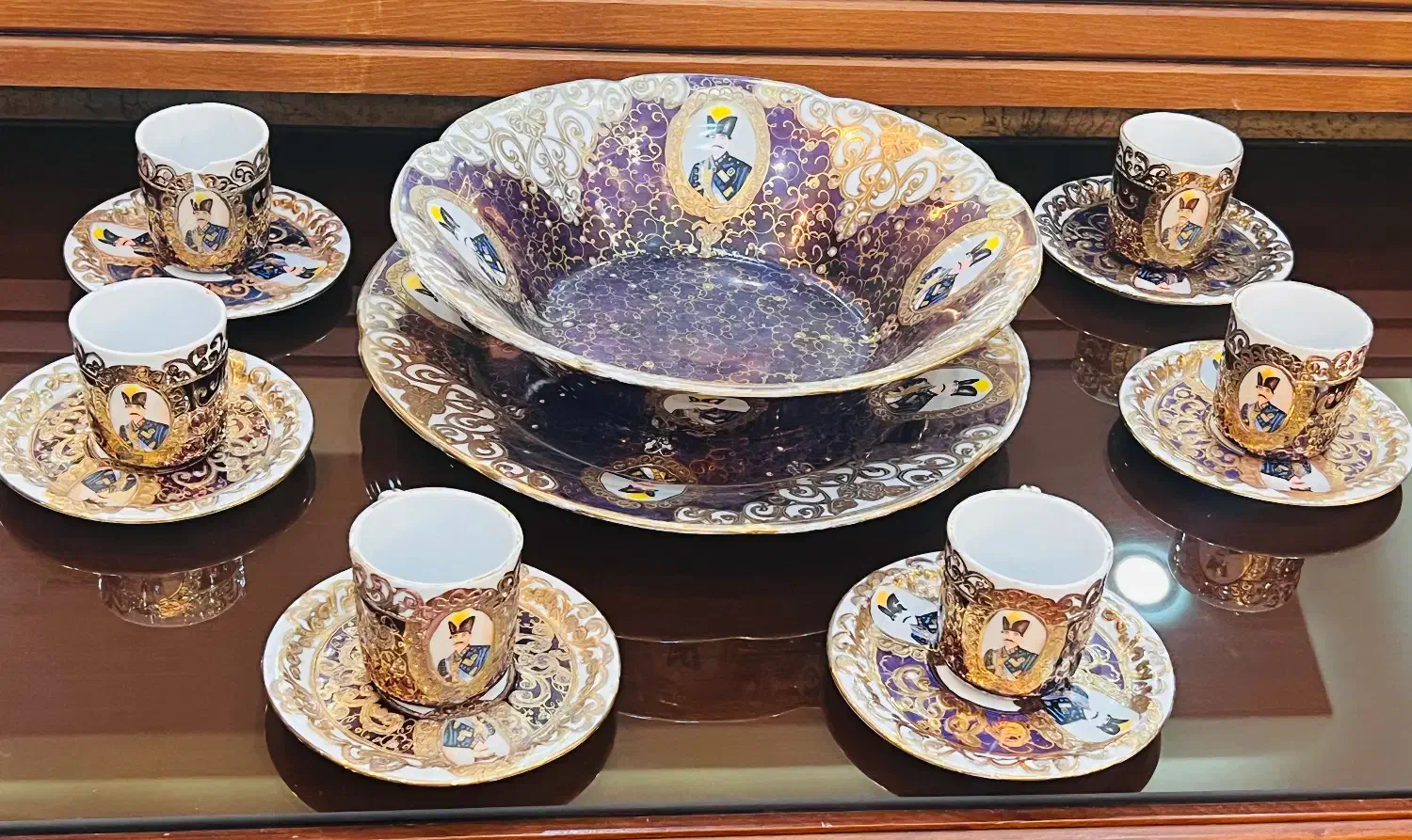 ظروف شاه عباسی|کلکسیون اشیاء عتیقه|قزوین, |دیوار