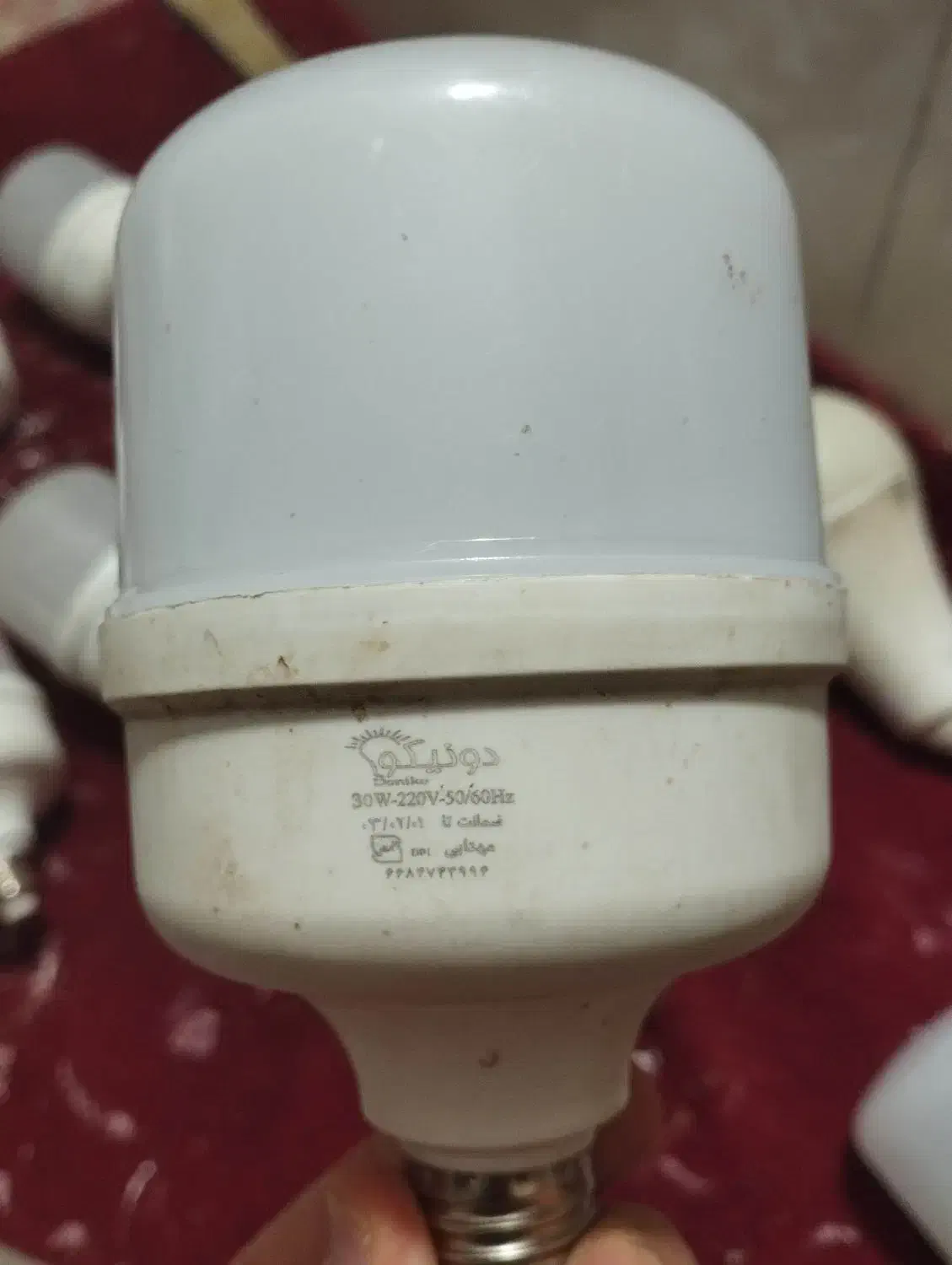 خریدار انواع لامپ سوخته براکت و ال ای دی|لامپ و چراغ|قم, شاه سید علی|دیوار