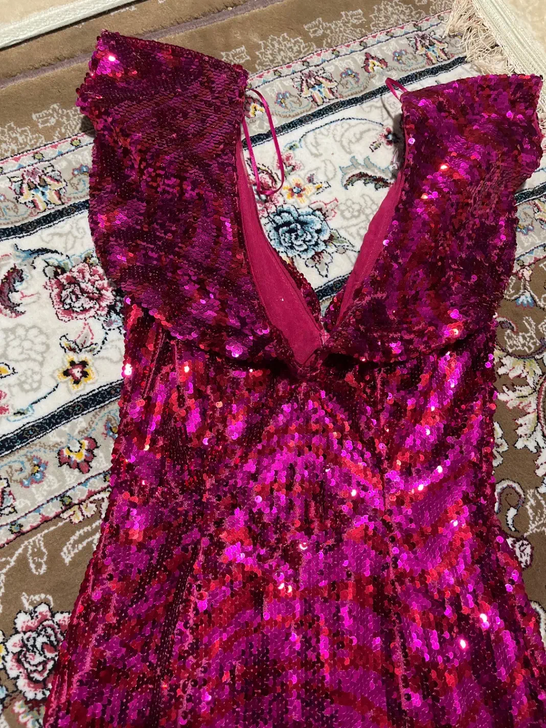 لباس مجلسی|لباس|نقده, |دیوار