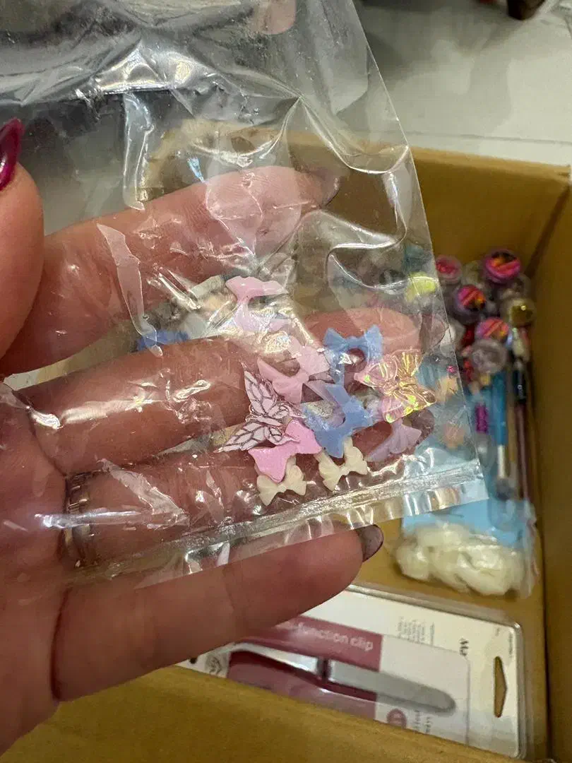 لوازم ناخن به دلیا تغییر شغل|آرایشی، بهداشتی، درمانی|رشت, یخسازی|دیوار