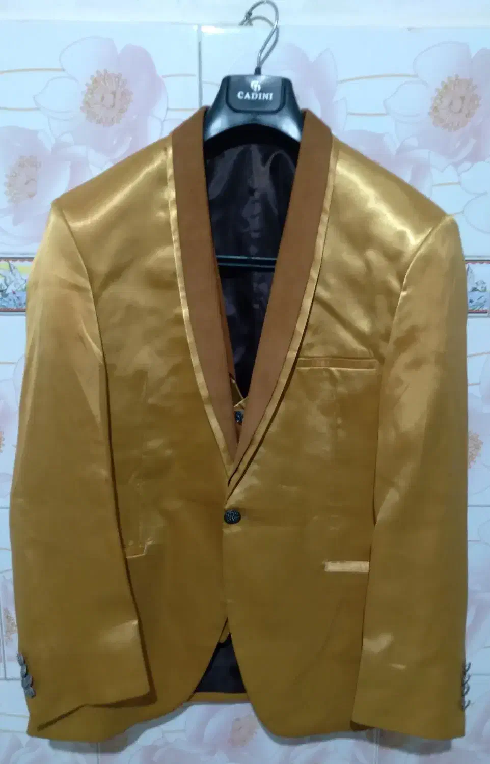 کت و شلوار|لباس|پاکدشت, حصار امیر|دیوار