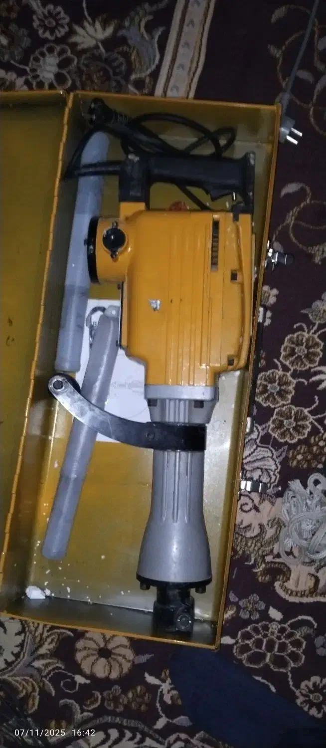 پیکور|ابزارآلات|ایرندگان, |دیوار