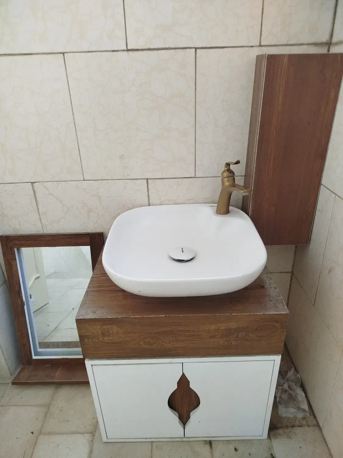 سرویس روشویی و شیر روشویی|لوازم سرویس بهداشتی|بروجرد, |دیوار