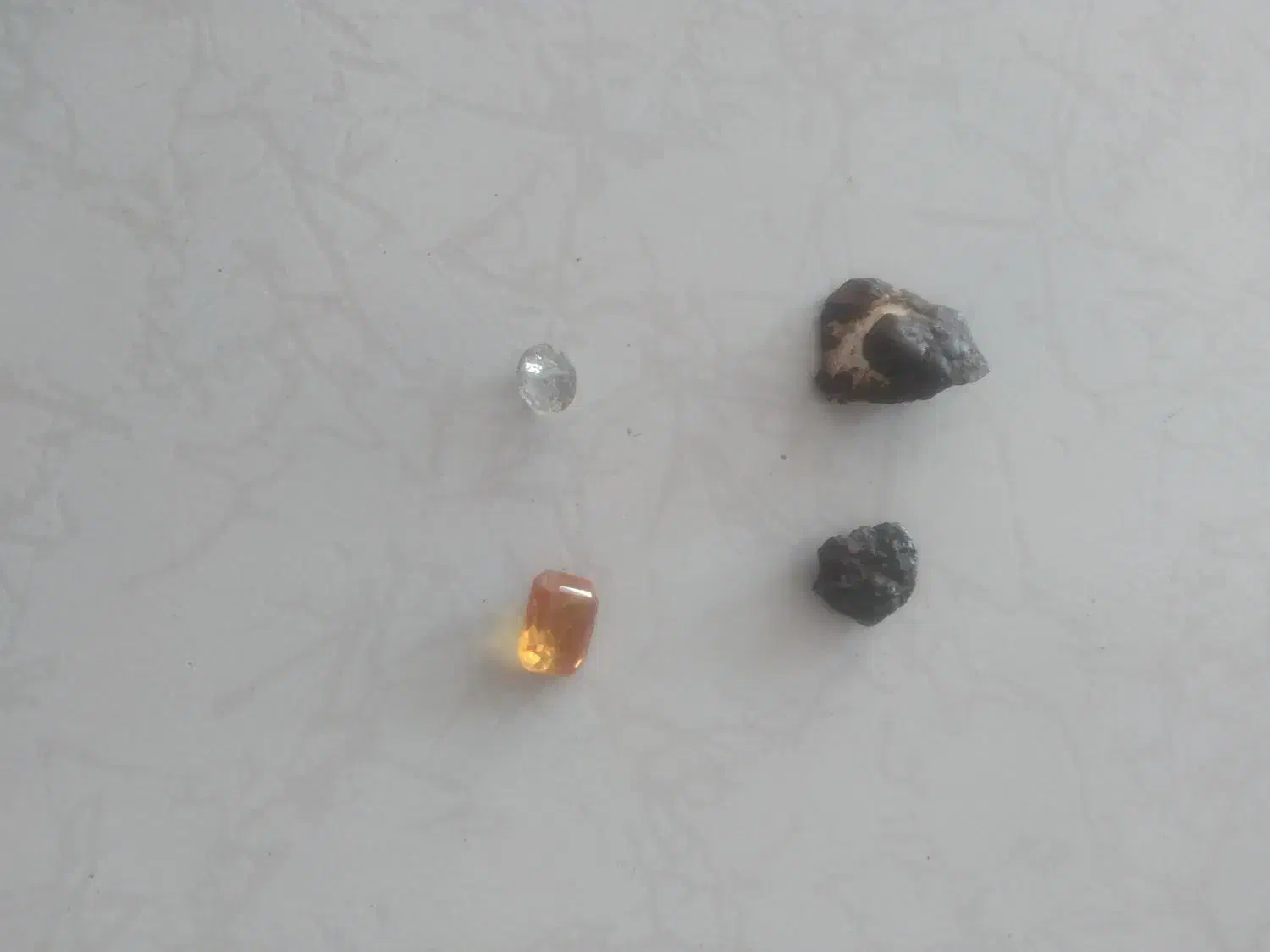 سنگهای فروشی|کلکسیون اشیاء عتیقه|رودهن, |دیوار