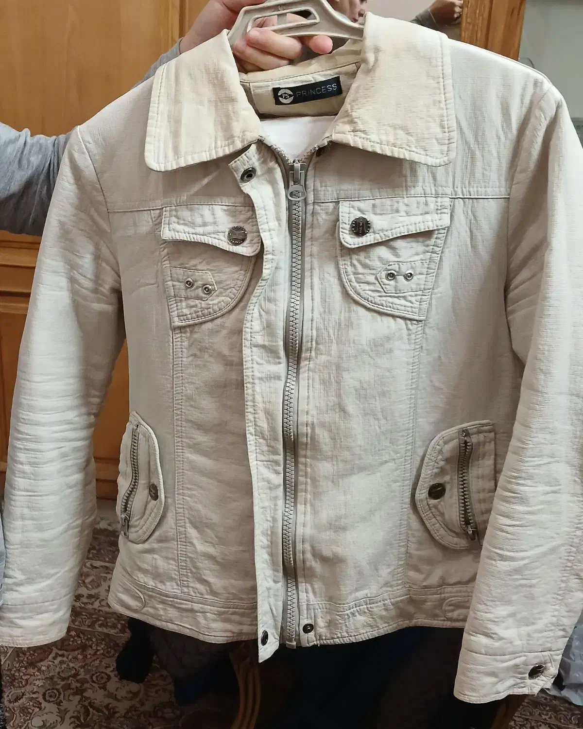 پالتو|لباس|اصفهان, بوستان کوهستانی صفه|دیوار