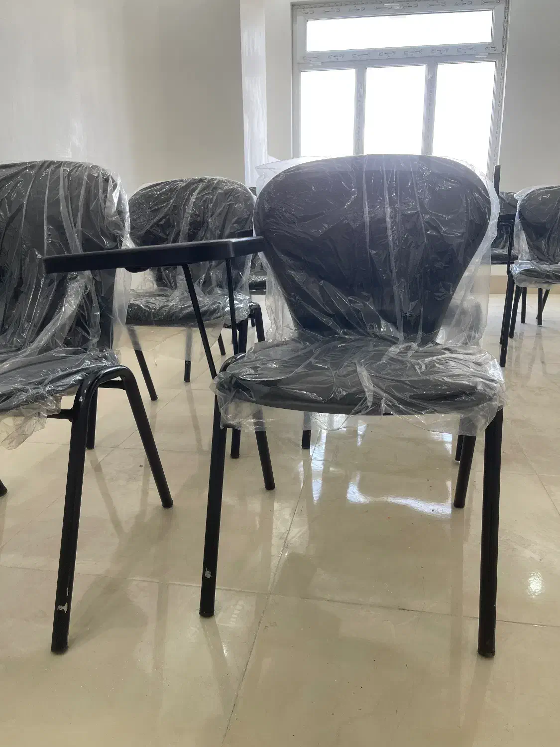 صندلی دسته دار دانشجویی|صندلی و نیمکت|نی‌ریز, |دیوار