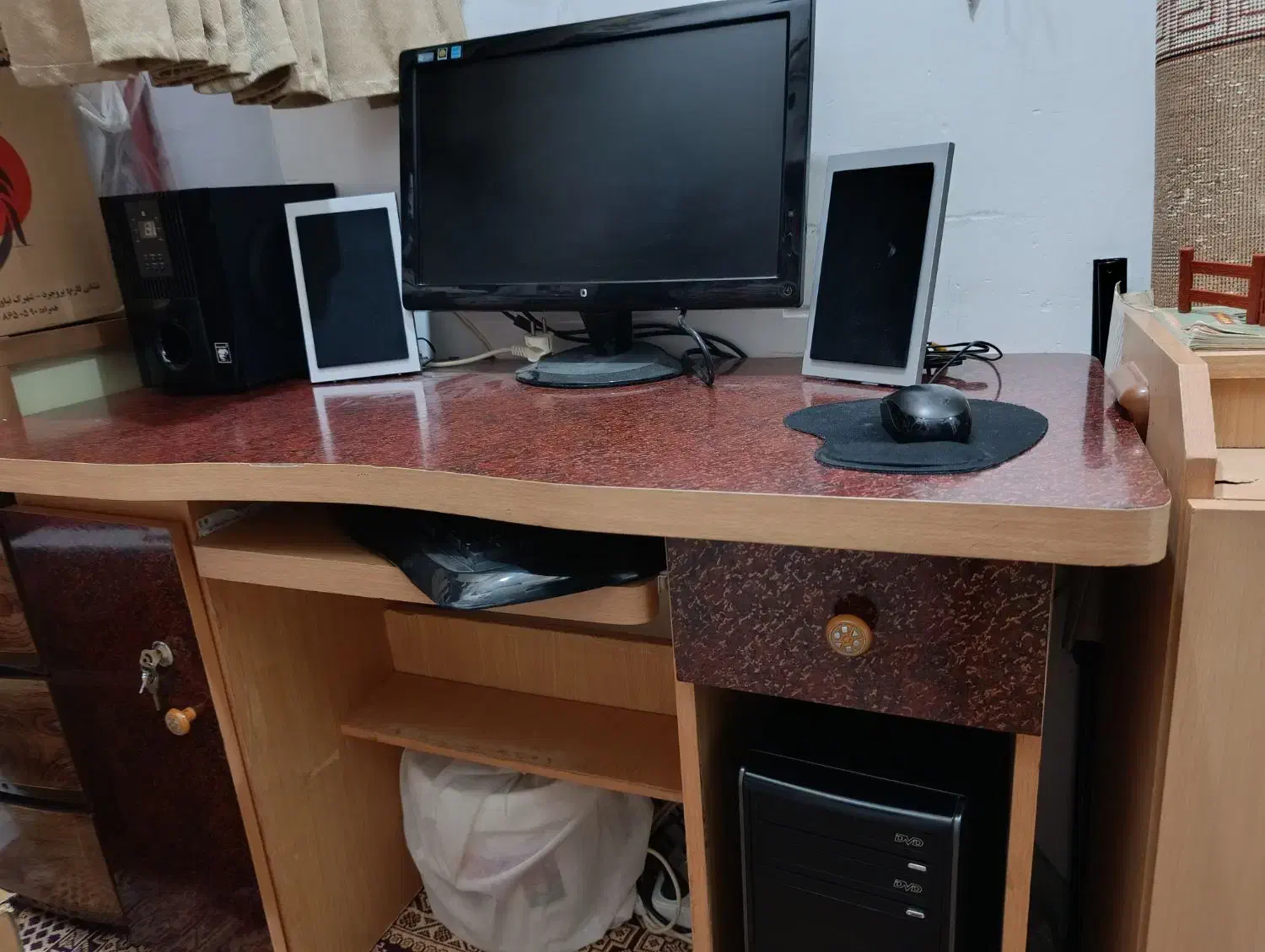 میز کامپیوتر|میز تحریر و کامپیوتر|بروجرد, |دیوار