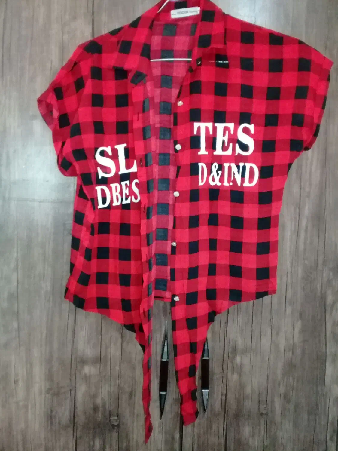 تعدادی لباس نو جنس درجه یک|لباس|فولادشهر, مسکن مهر فولادشهر|دیوار