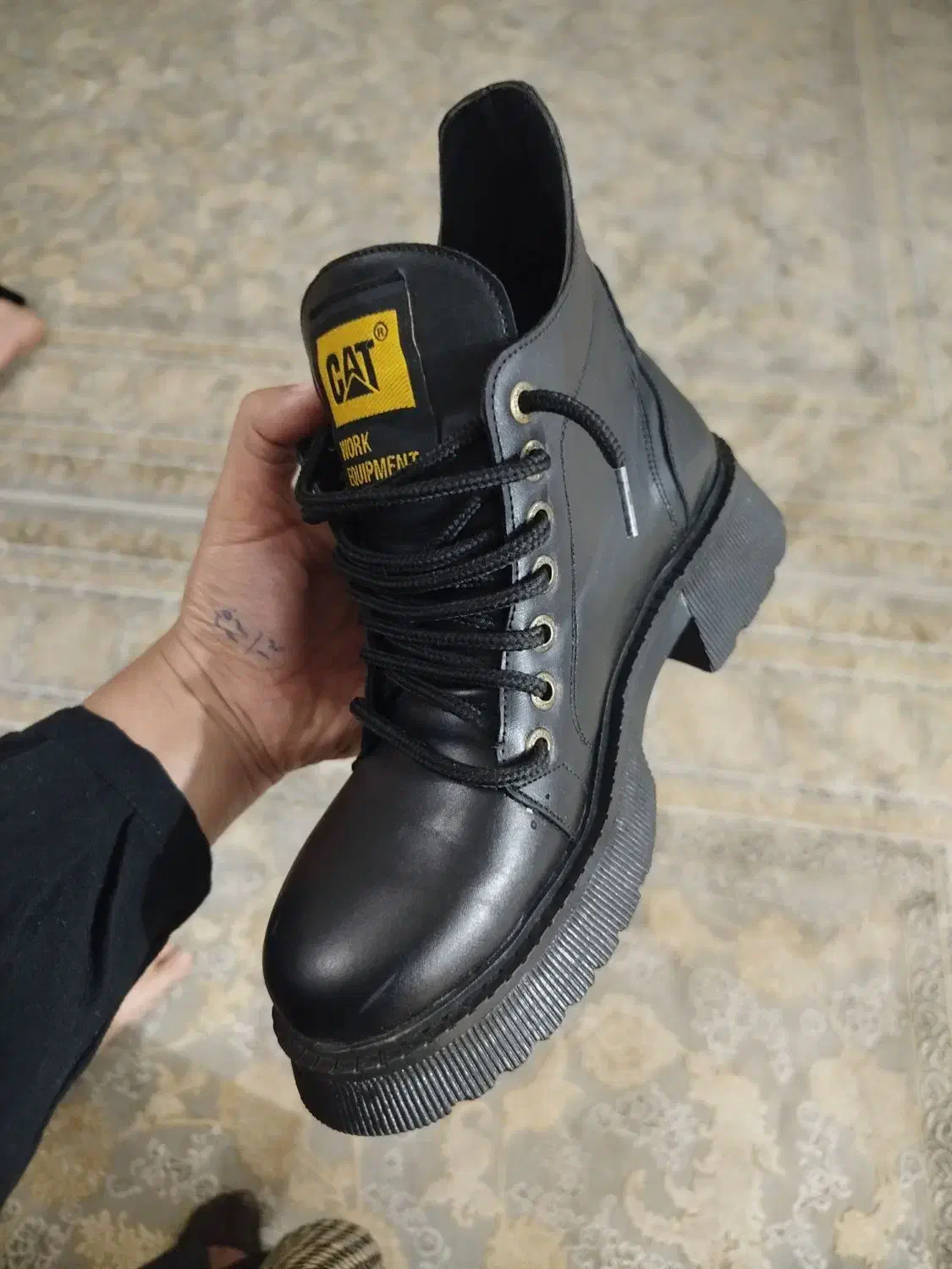 نیم بوت|کیف، کفش، کمربند|گلبهار, شهر جدید گلبهار|دیوار