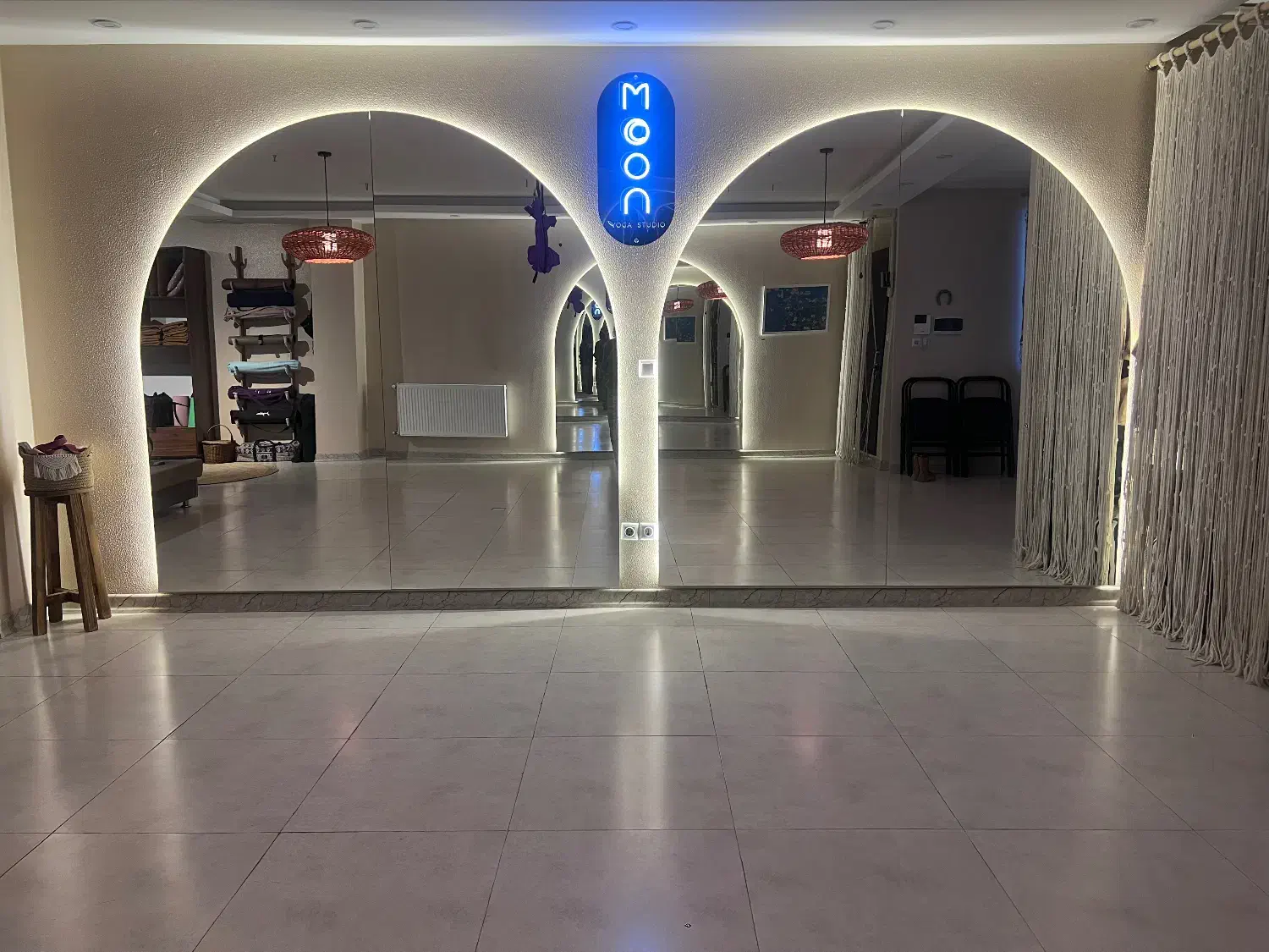 آیینه|آرایشگاه و سالن‌های زیبایی|شاهین‌شهر, خانه کارگر|دیوار