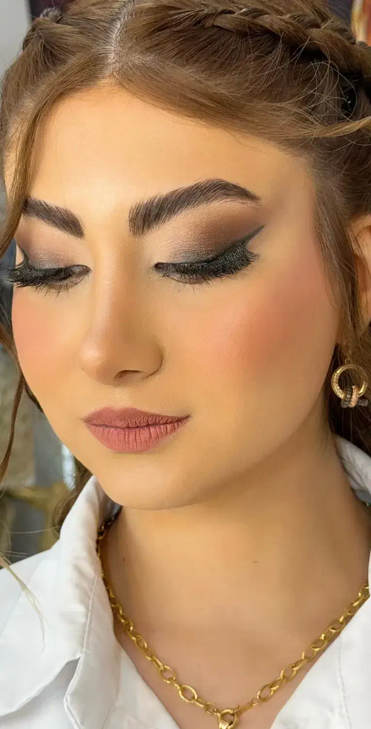 میکاپ|خدمات آرایشگری و زیبایی|ساری, |دیوار