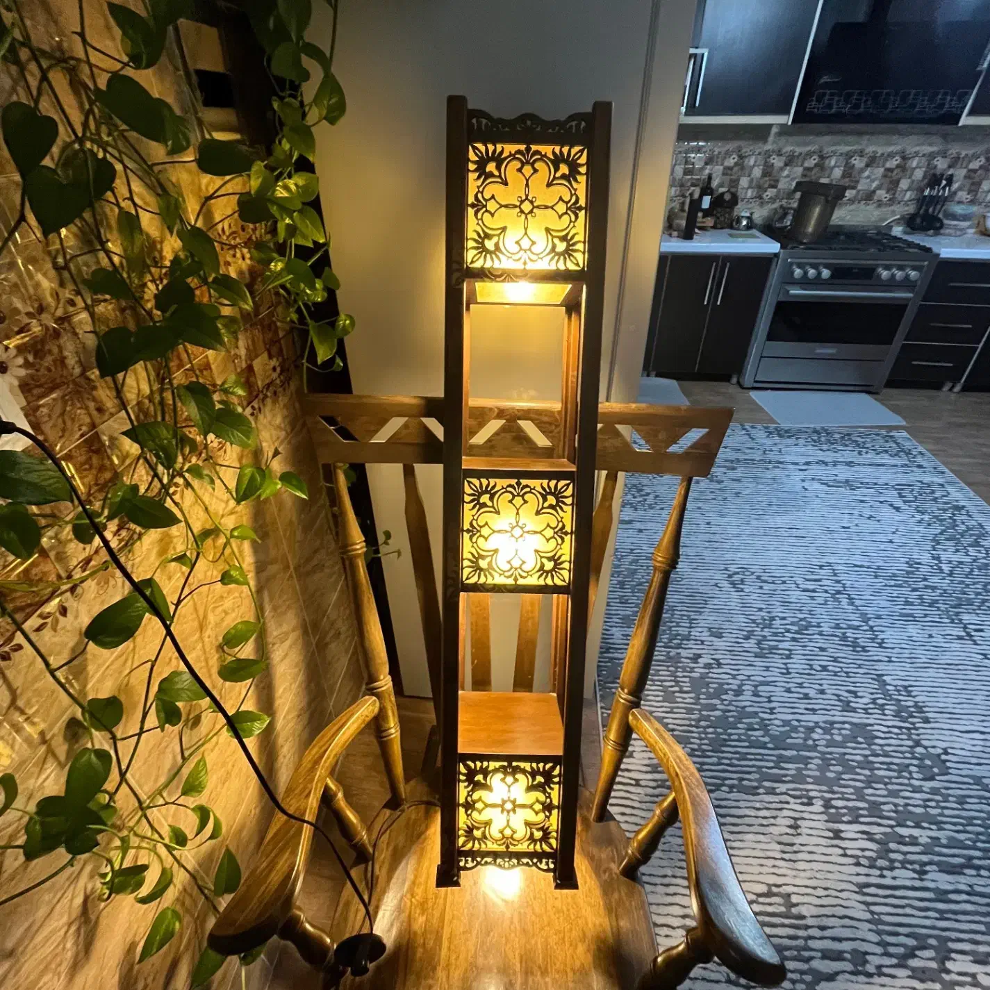 اباژور ایستاده چوبی سالم و نو|چراغ خواب و آباژور|نوشهر, |دیوار