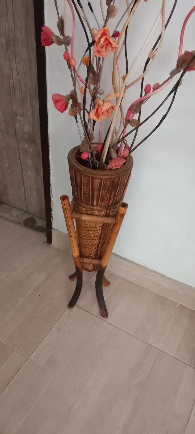 گلدان حصیری|گل مصنوعی|ارومیه, |دیوار