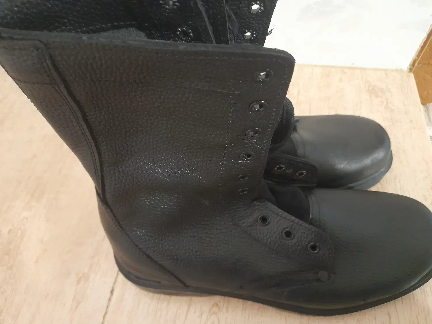 پوتین سربازی|کیف، کفش، کمربند|مسجد سلیمان, |دیوار