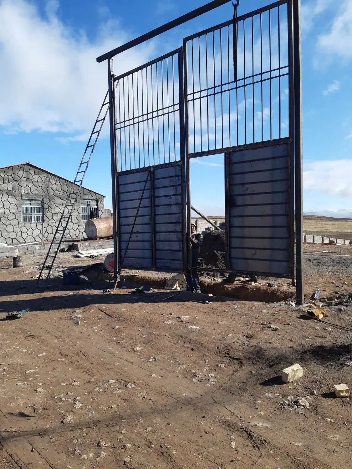 خدمات جوشکاری و راویز کاری جزئی و کلی|خدمات پیشه و مهارت|زنجان, |دیوار