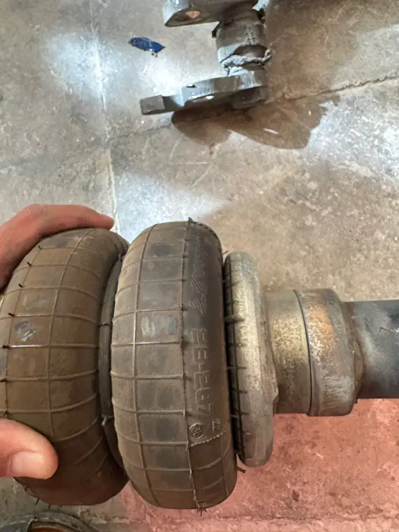 پنوماتیک دوموتور|قطعات یدکی و لوازم جانبی|شیراز, باهنر|دیوار