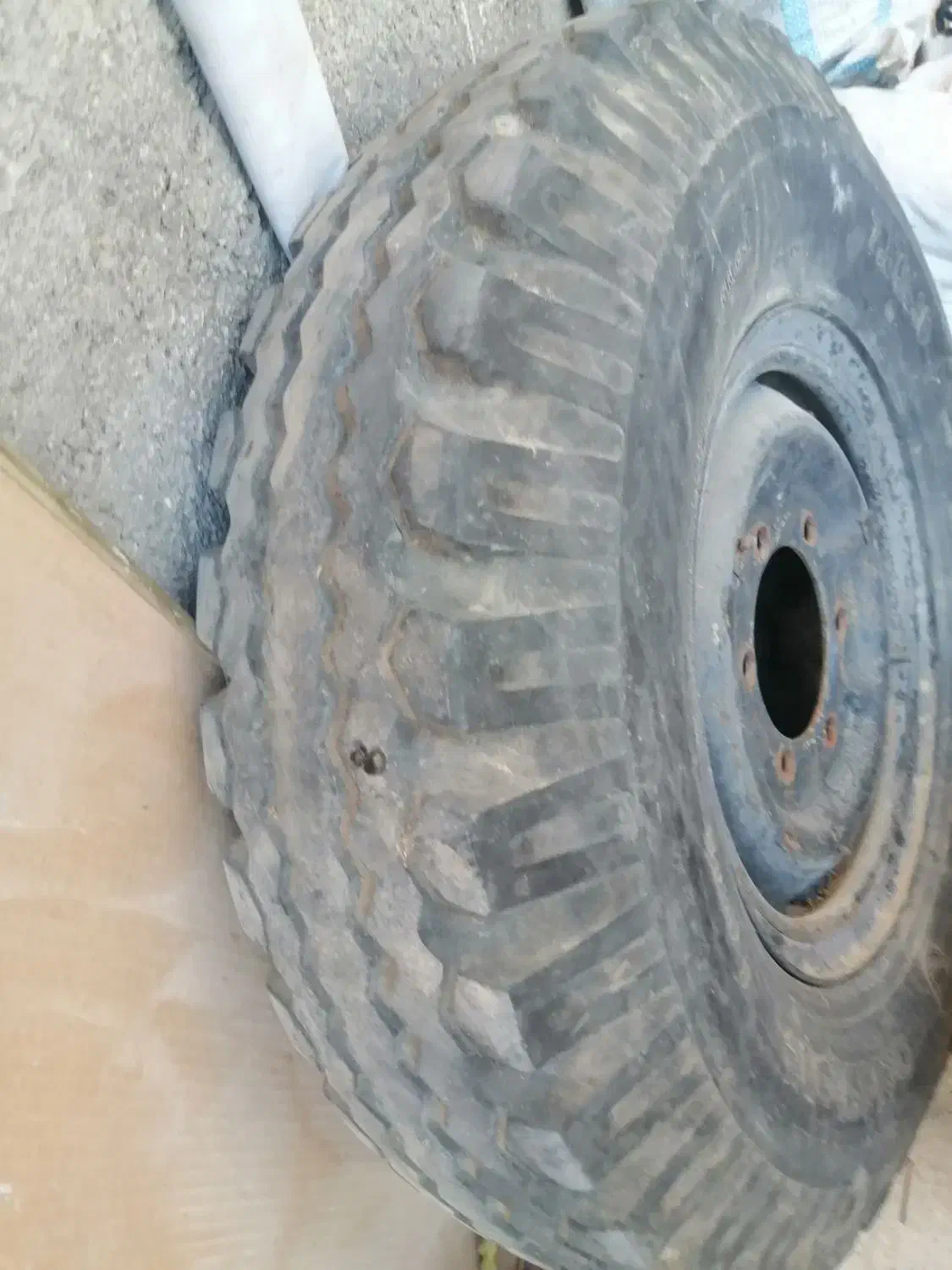 لاستیک|قطعات یدکی و لوازم جانبی|شیراز, کوشک میدان|دیوار