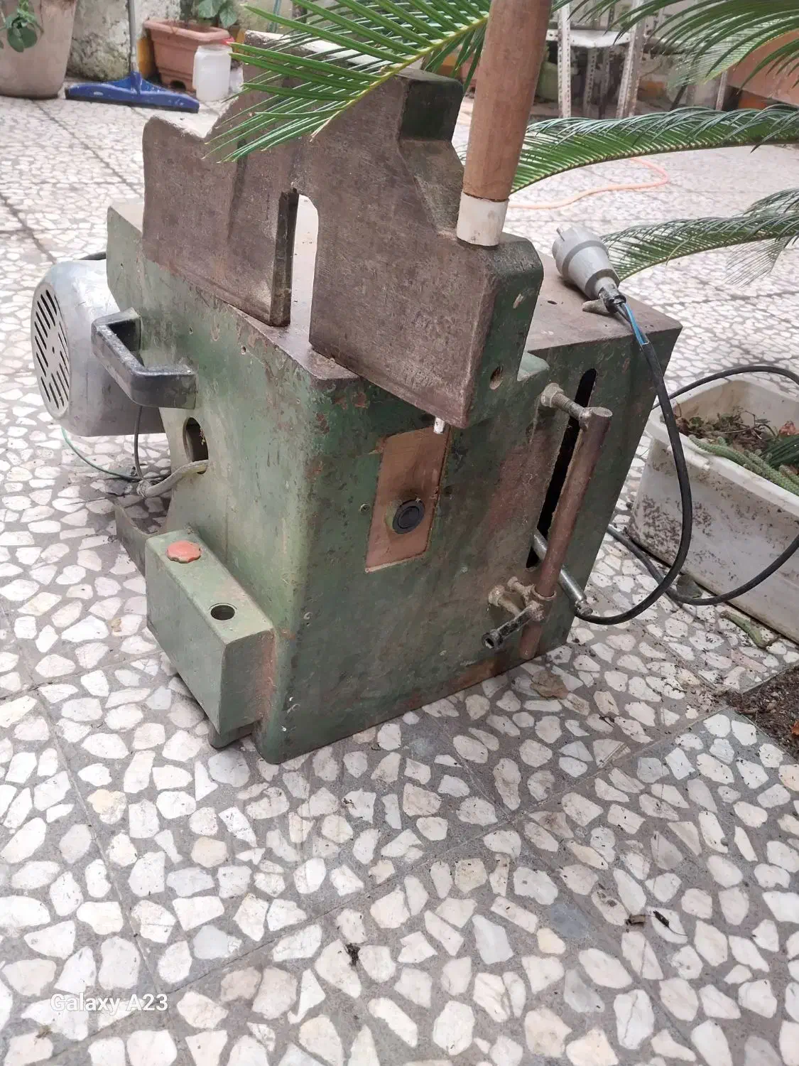 یک دستگاه آلومینیوم بر و یک دستگاه اور فرز ماکیتا|ماشین‌آلات صنعتی|رشت, آب و برق|دیوار