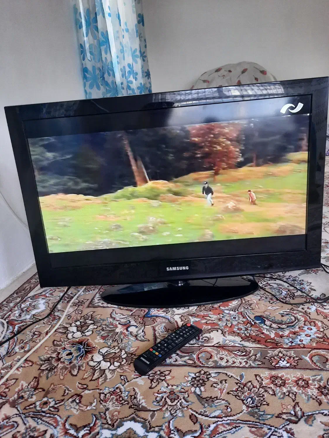 تلویزیون سامسونگ ۳۲ اینچ ال سی دی|تلویزیون و پروژکتور|چالوس, |دیوار