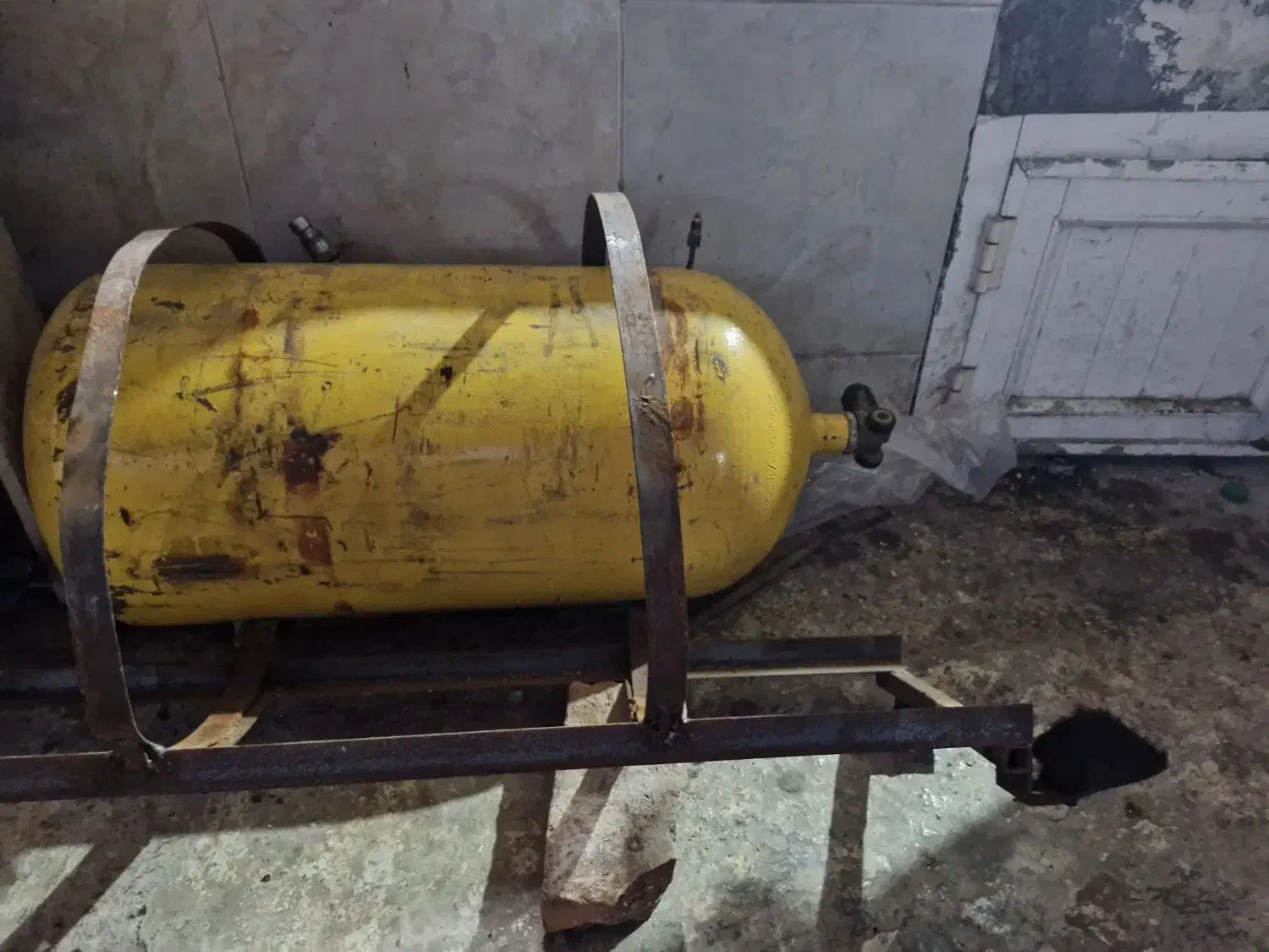 کپسول گاز ماشین|قطعات یدکی و لوازم جانبی|لاهیجان, بازکیاگوراب|دیوار