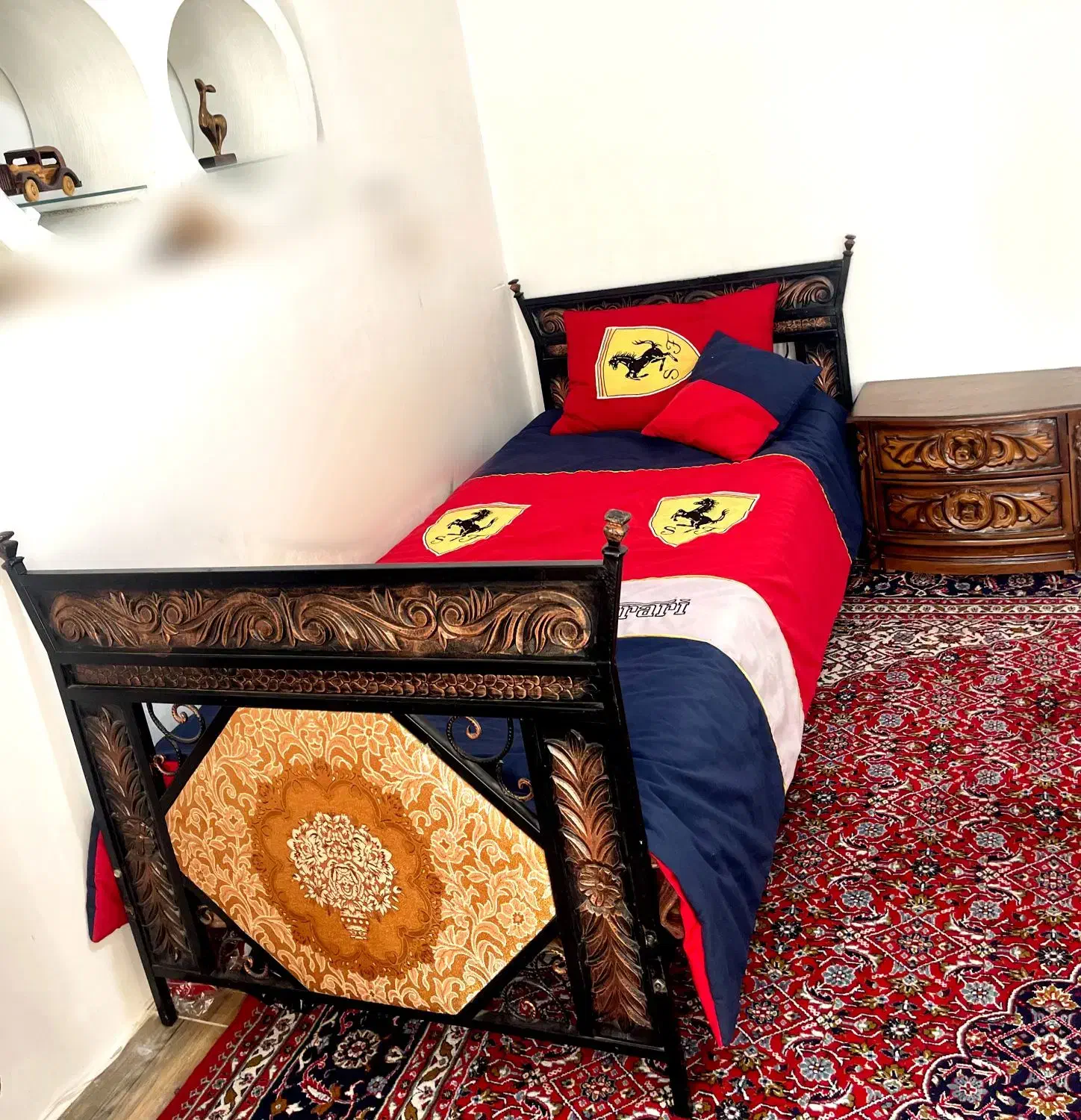 تخت خواب آهنی محکم و پاتختی|تخت و سرویس خواب|مرند, |دیوار