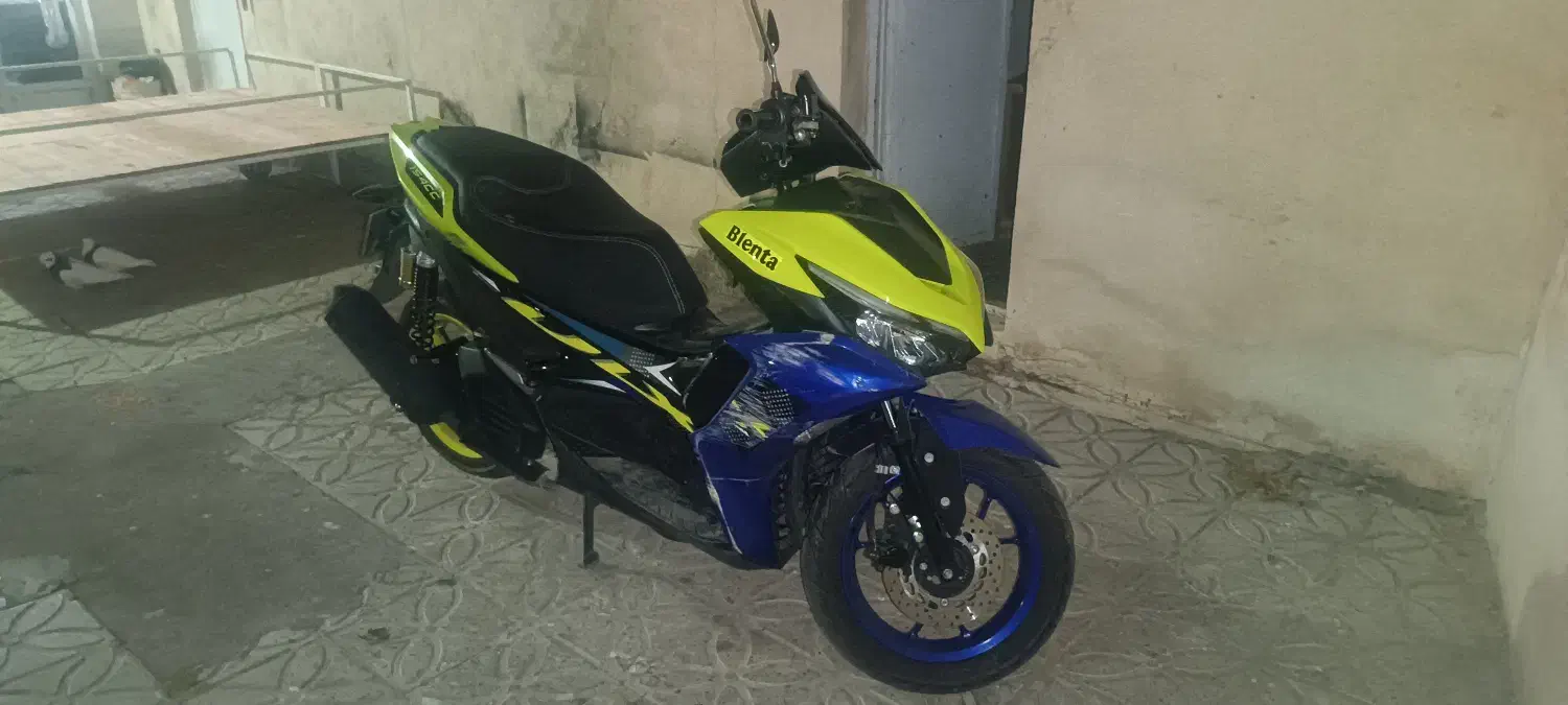 موتور سیکلت|موتورسیکلت|شیراز, شیشه‌گری|دیوار