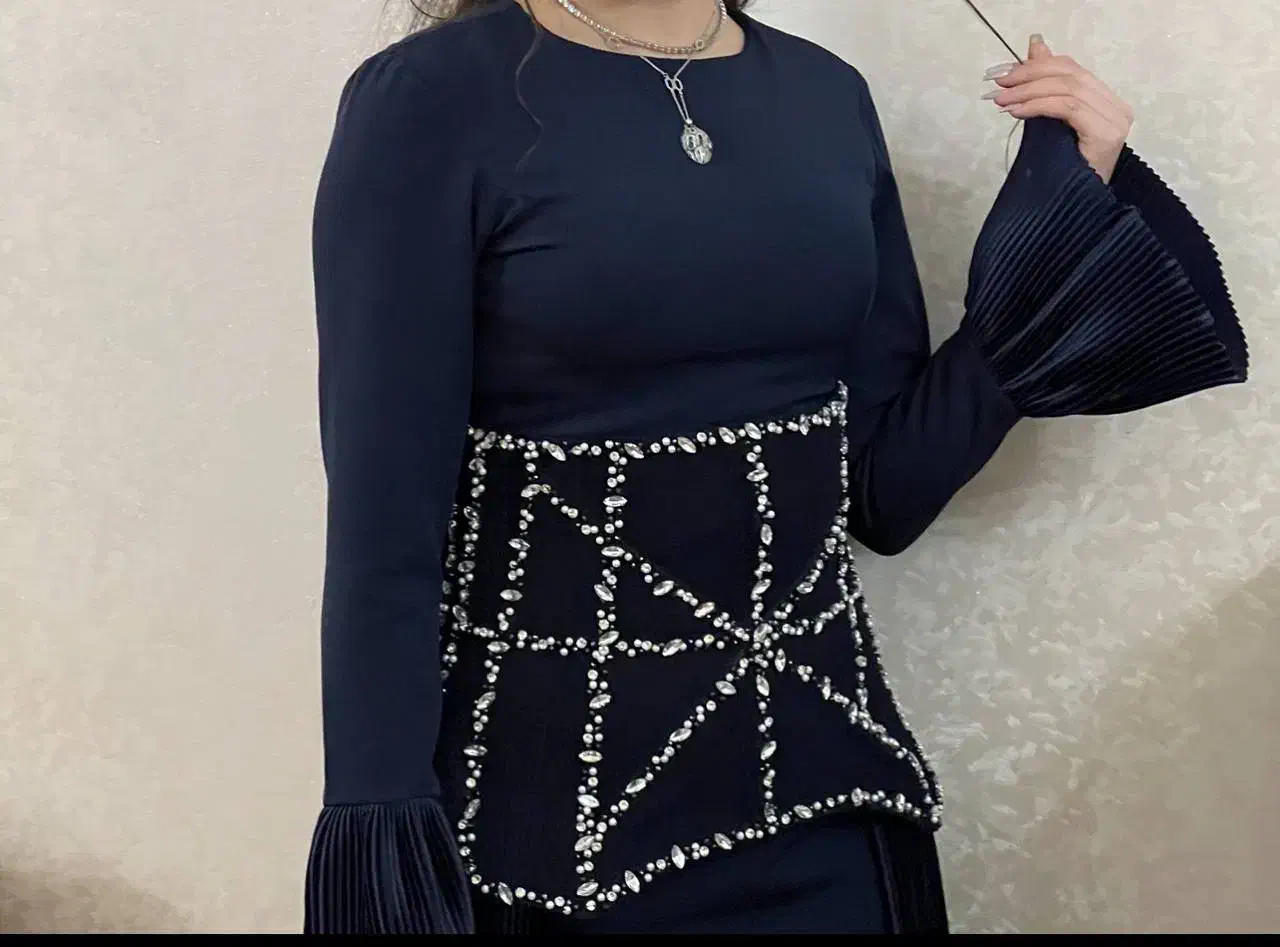 لباس مجلسی سرمه ای|لباس|اندیشه, اندیشه فاز ۲|دیوار