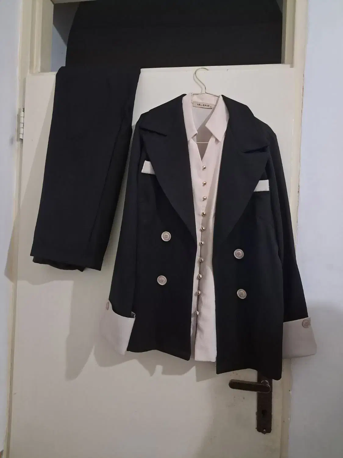 سه تیکه|لباس|تاکستان, |دیوار