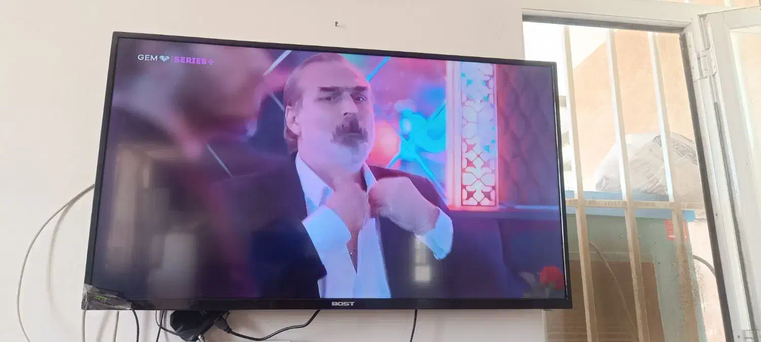 تلویزیون bost سالم|تلویزیون و پروژکتور|گلپایگان, |دیوار