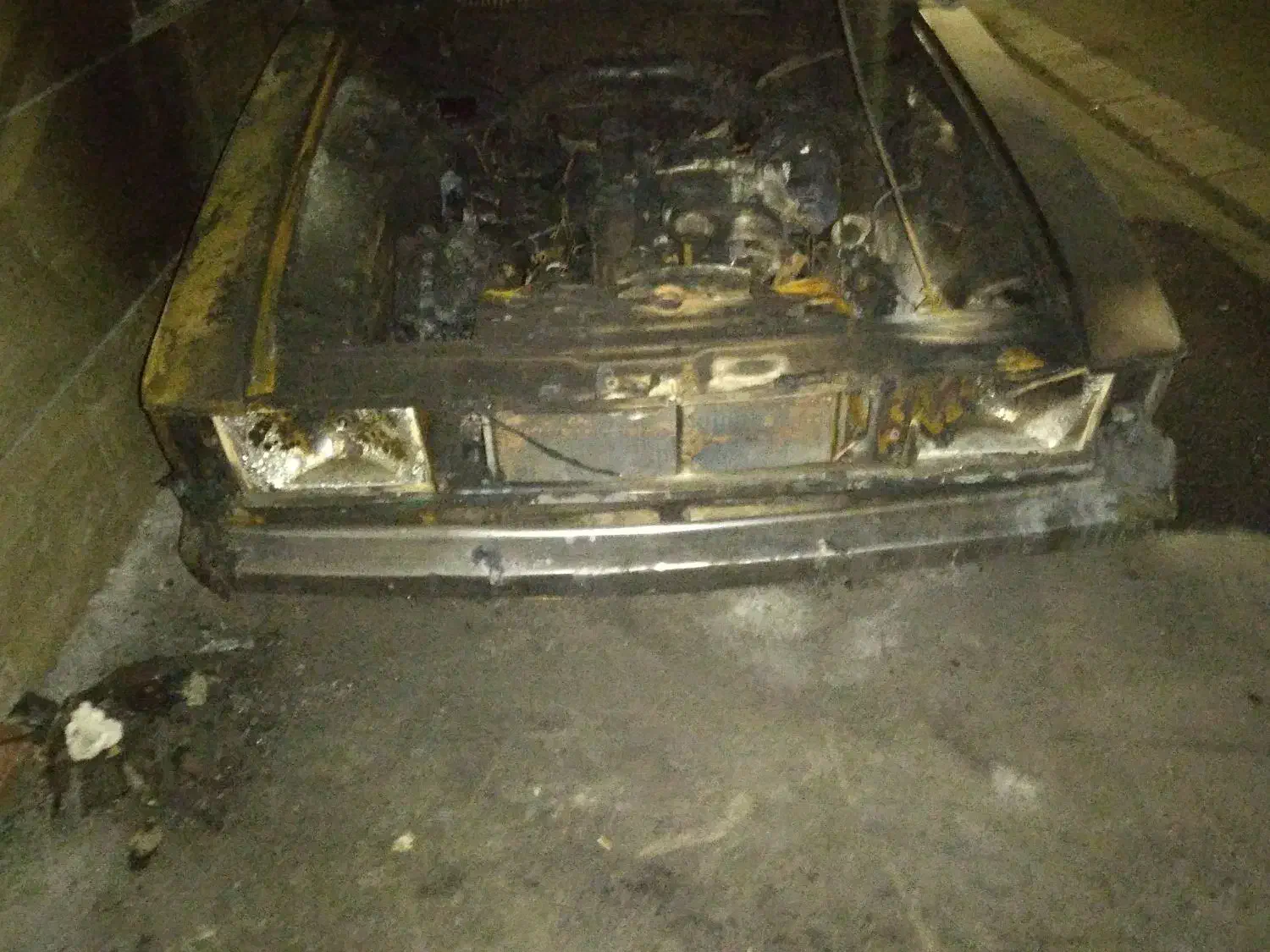 وانت پیکان ۸۴ اتیش گرفته همونجوری میفرشمش|خودرو سواری و وانت|تهران, یافت‌آباد|دیوار