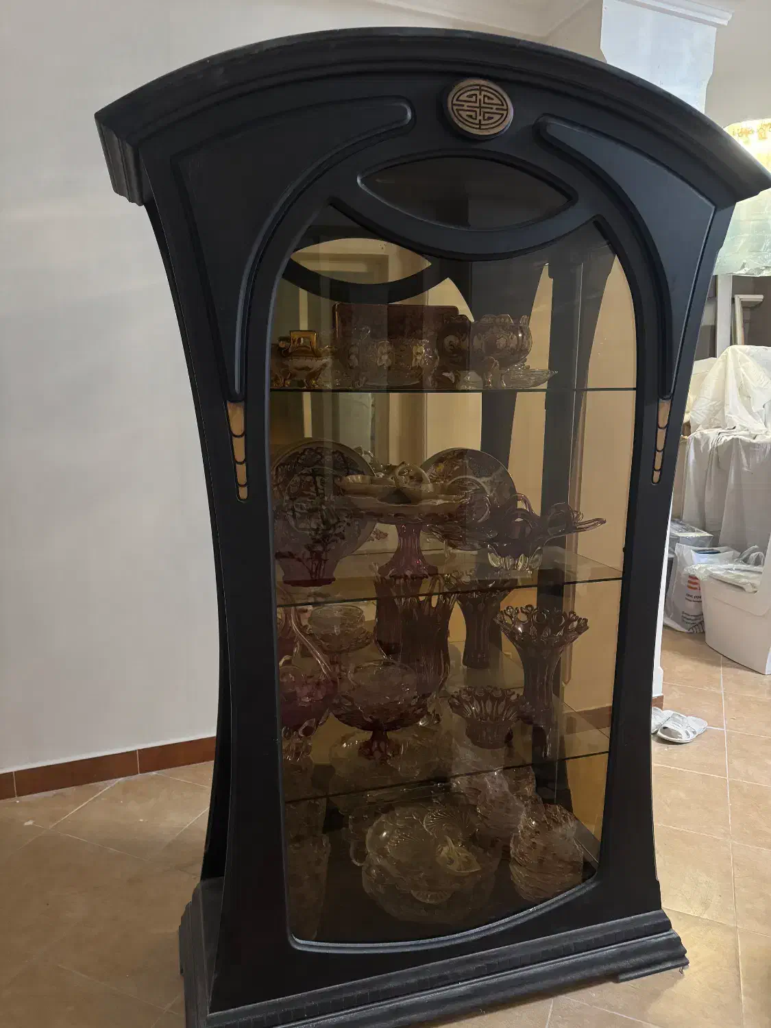 بوفه بزرگ بدون وسایل داخل|بوفه، ویترین، کنسول|رشت, گلسار|دیوار