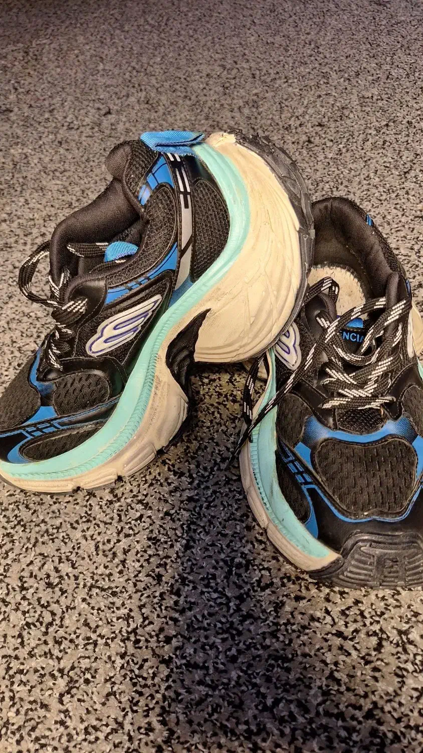 کفش بالنسیاگا 10x|کیف، کفش، کمربند|اندیشه, اندیشه فاز ۱|دیوار