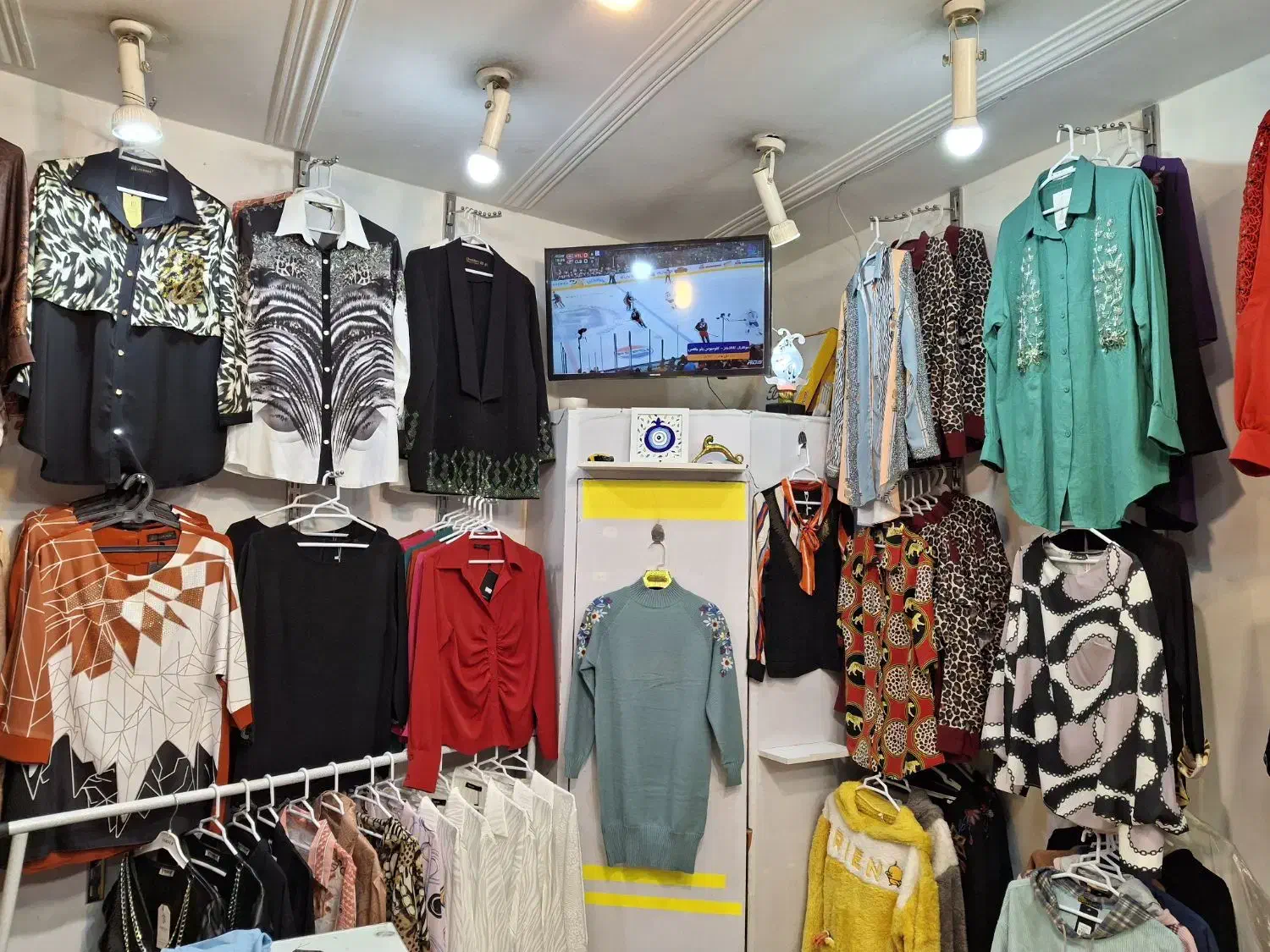 واگذاری اجناس و مغازه(پاساژ ۱۱۰) زیر قیمت کل بازار|لباس|اردبیل, |دیوار