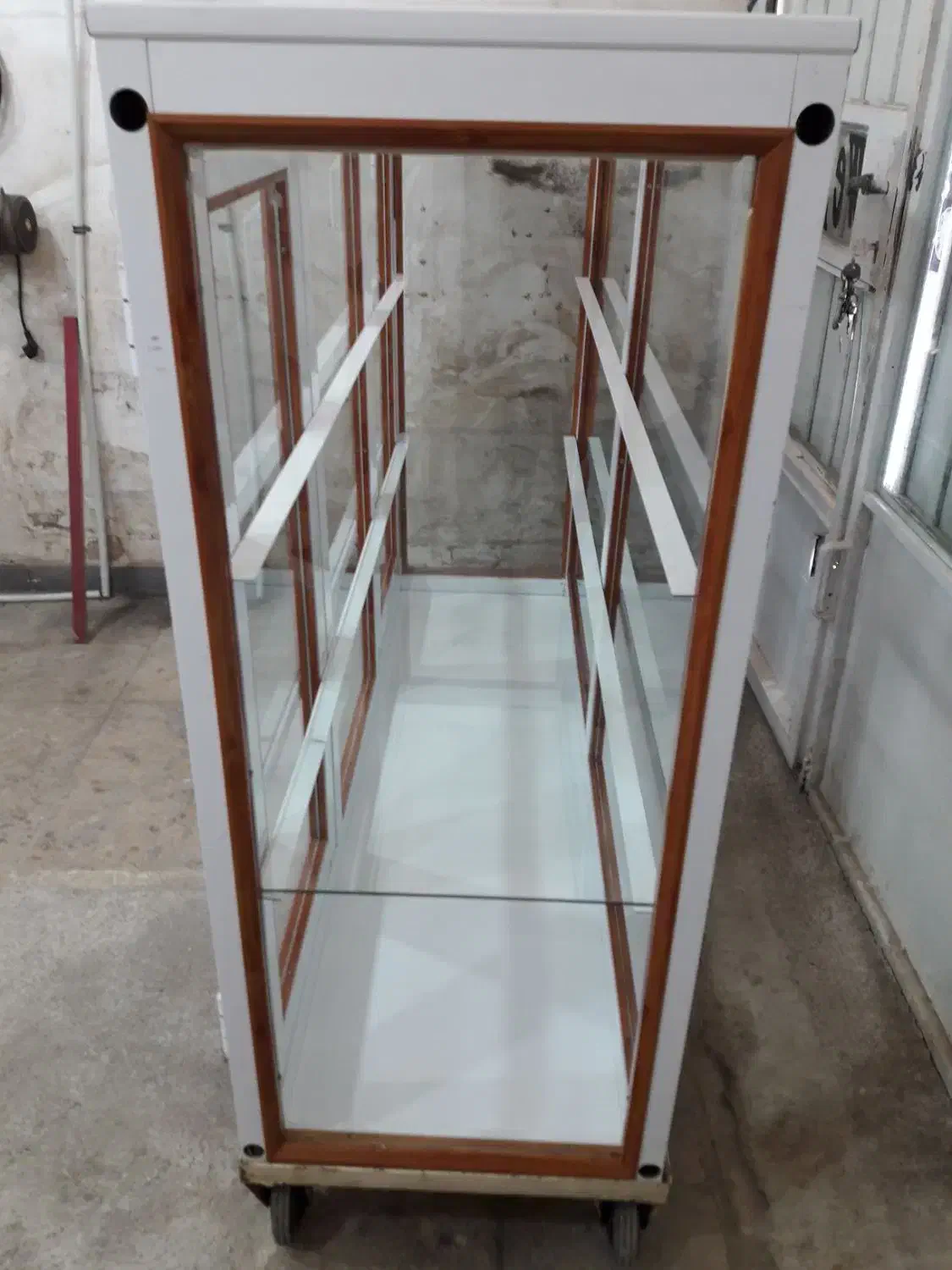 ویترین ادکلان وعطر و....|بوفه، ویترین، کنسول|ایوان, |دیوار