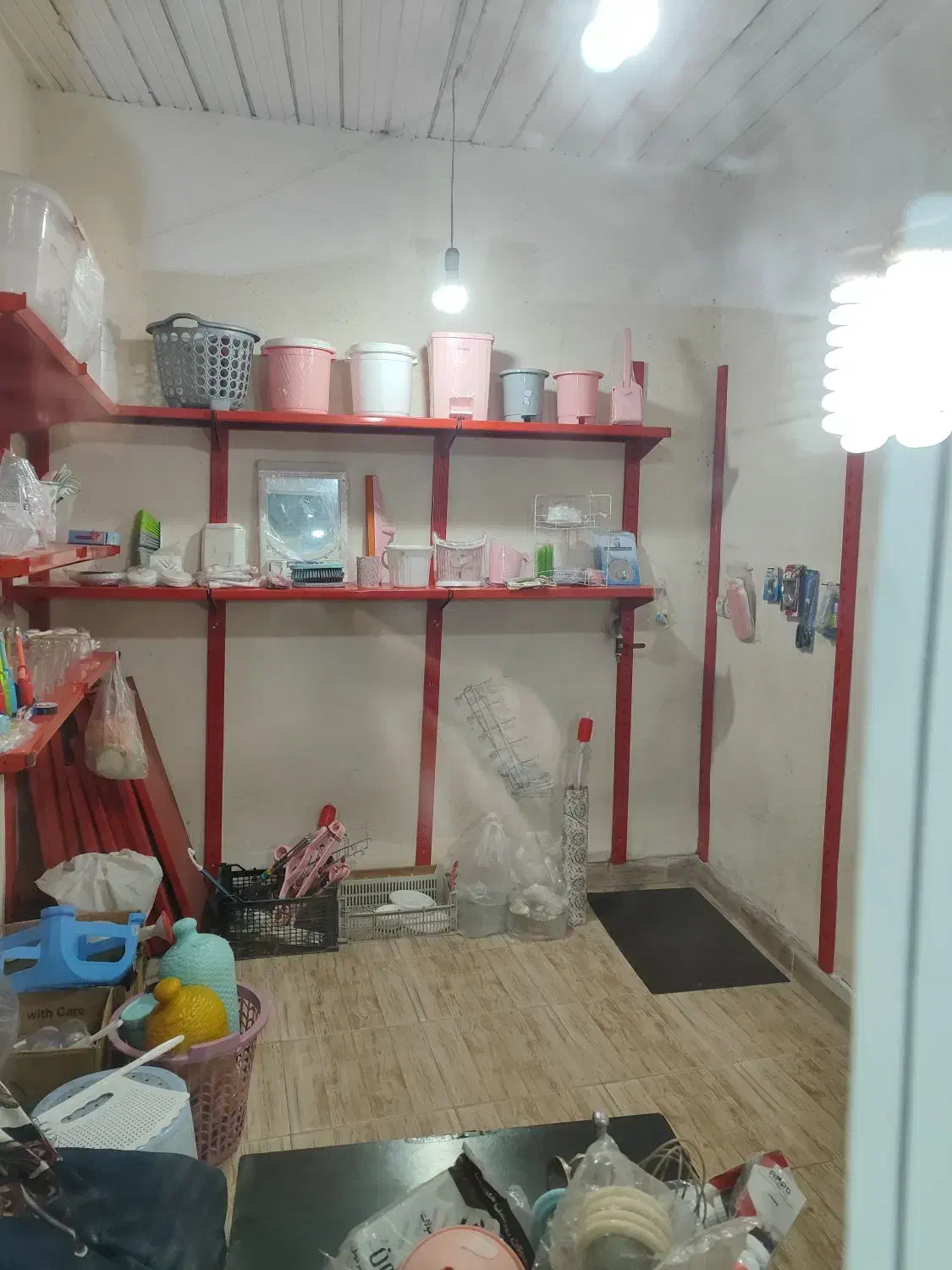 اجاره مغازه|اجارهٔ مغازه و غرفه|رشت, دباغیان|دیوار