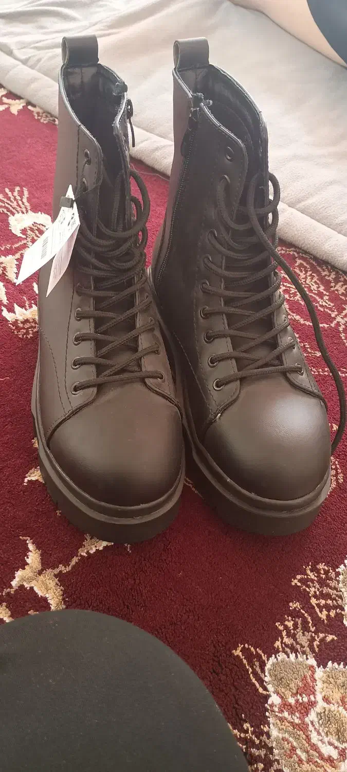 پوتین نو|کیف، کفش، کمربند|چوار, |دیوار